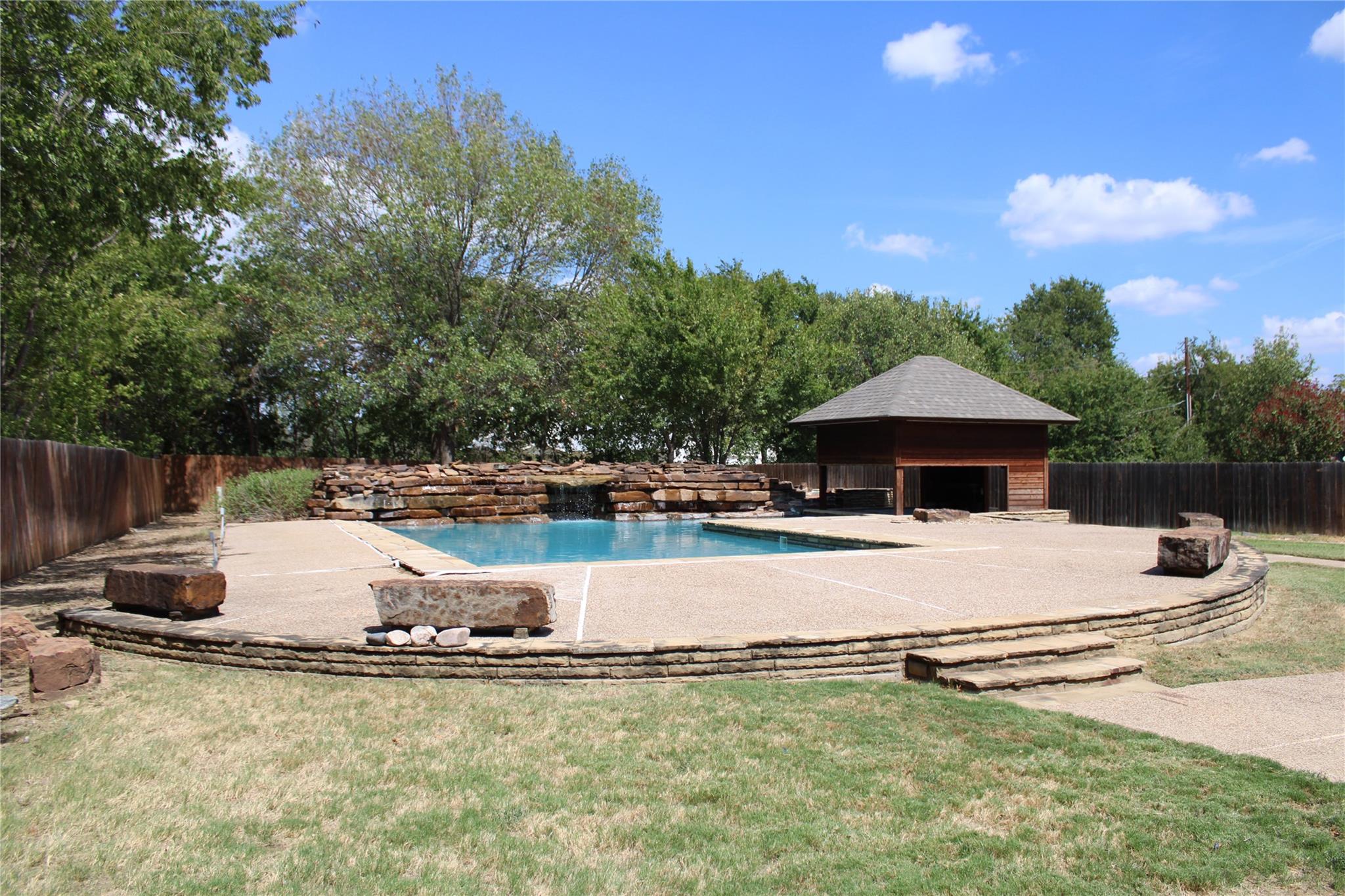 main property photo 18
