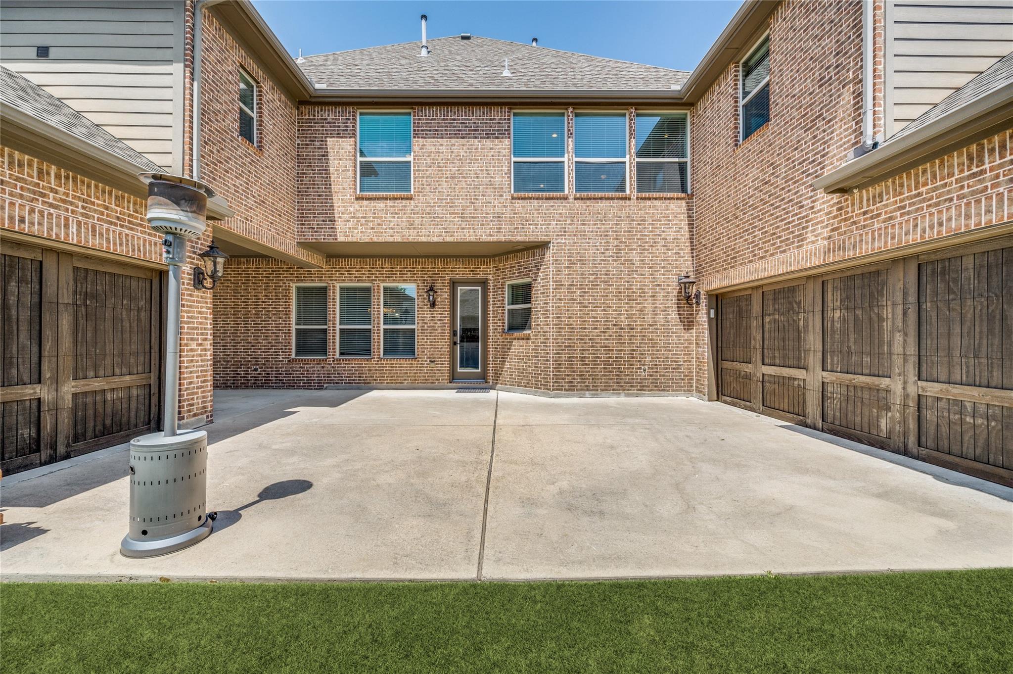main property photo 34