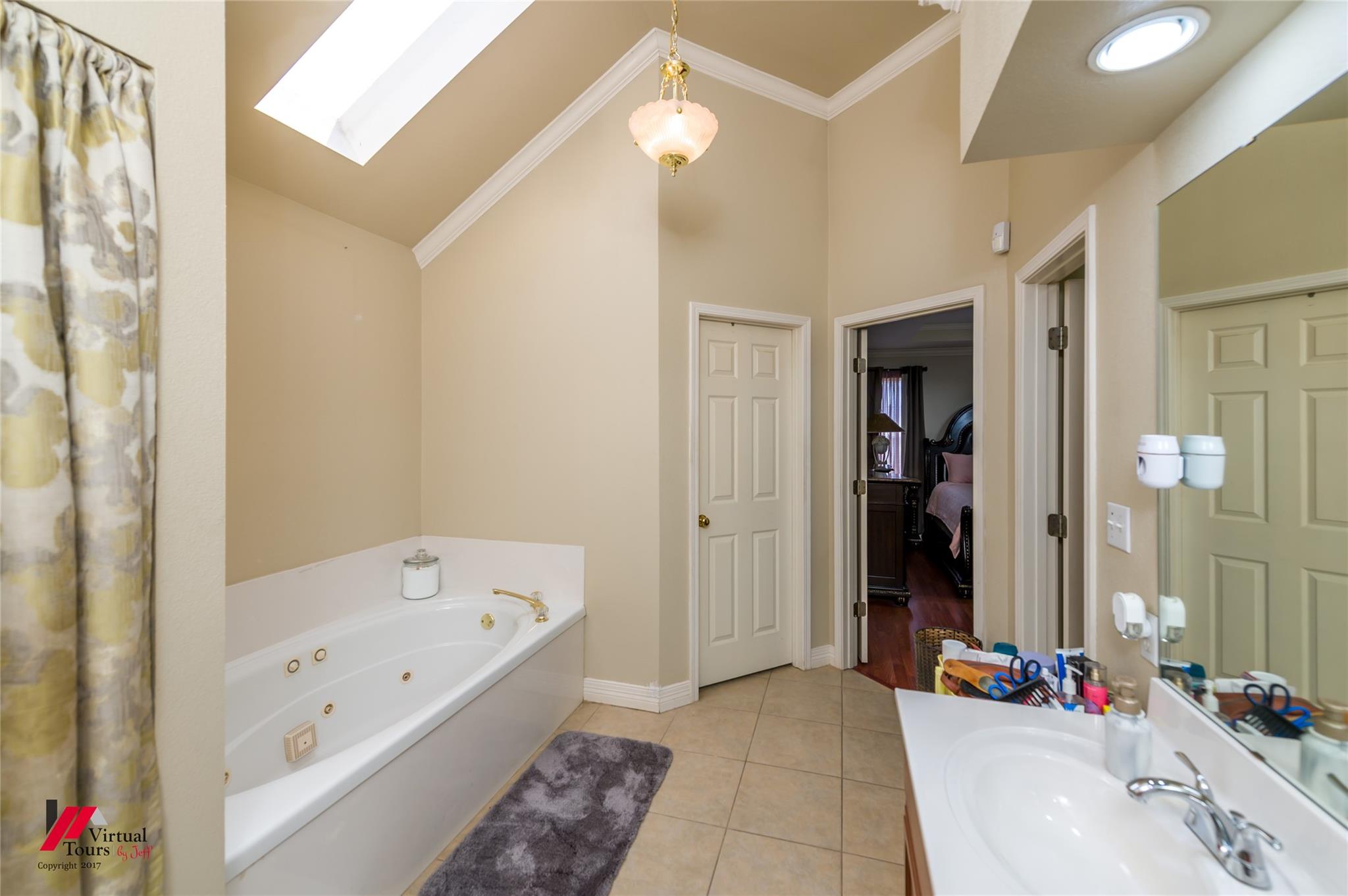 main property photo 25