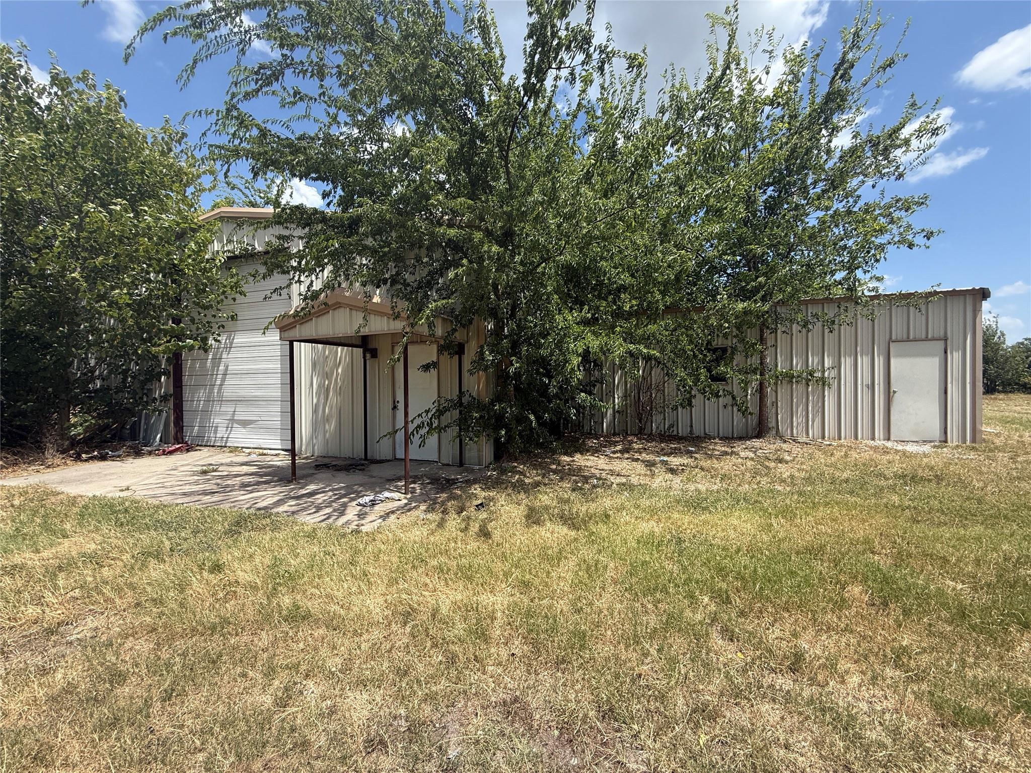 main property photo 22