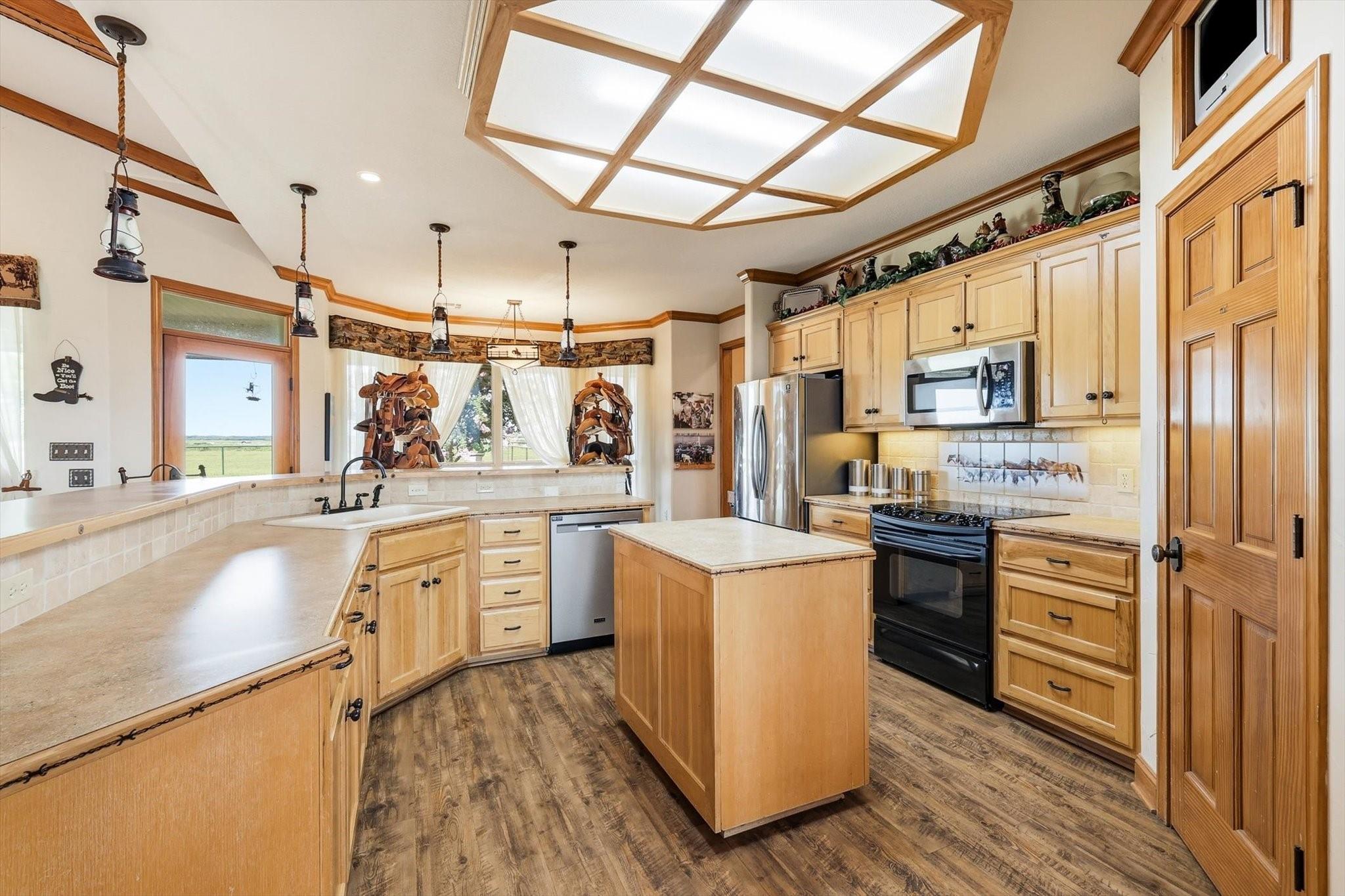 main property photo 4