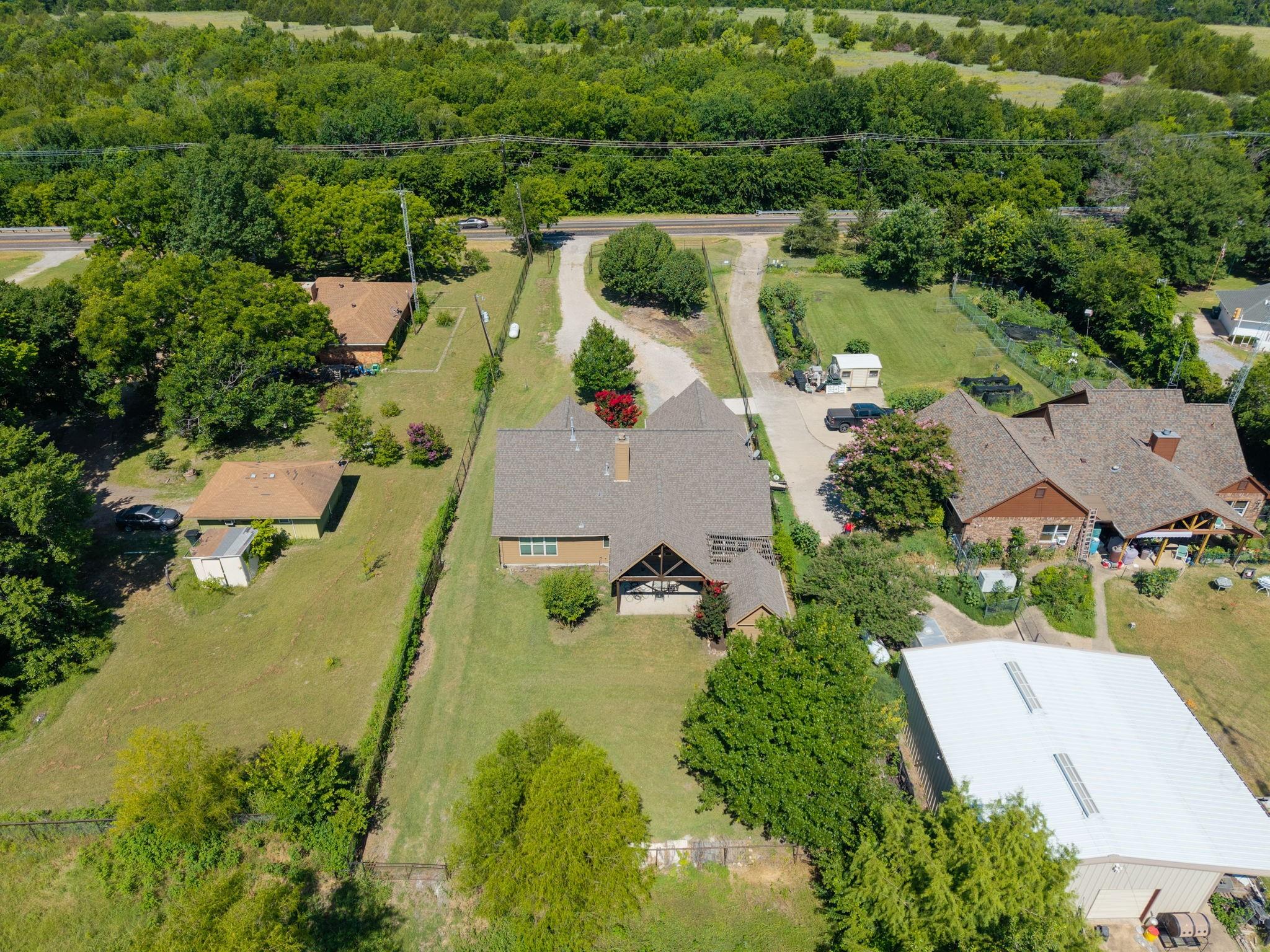 main property photo 28