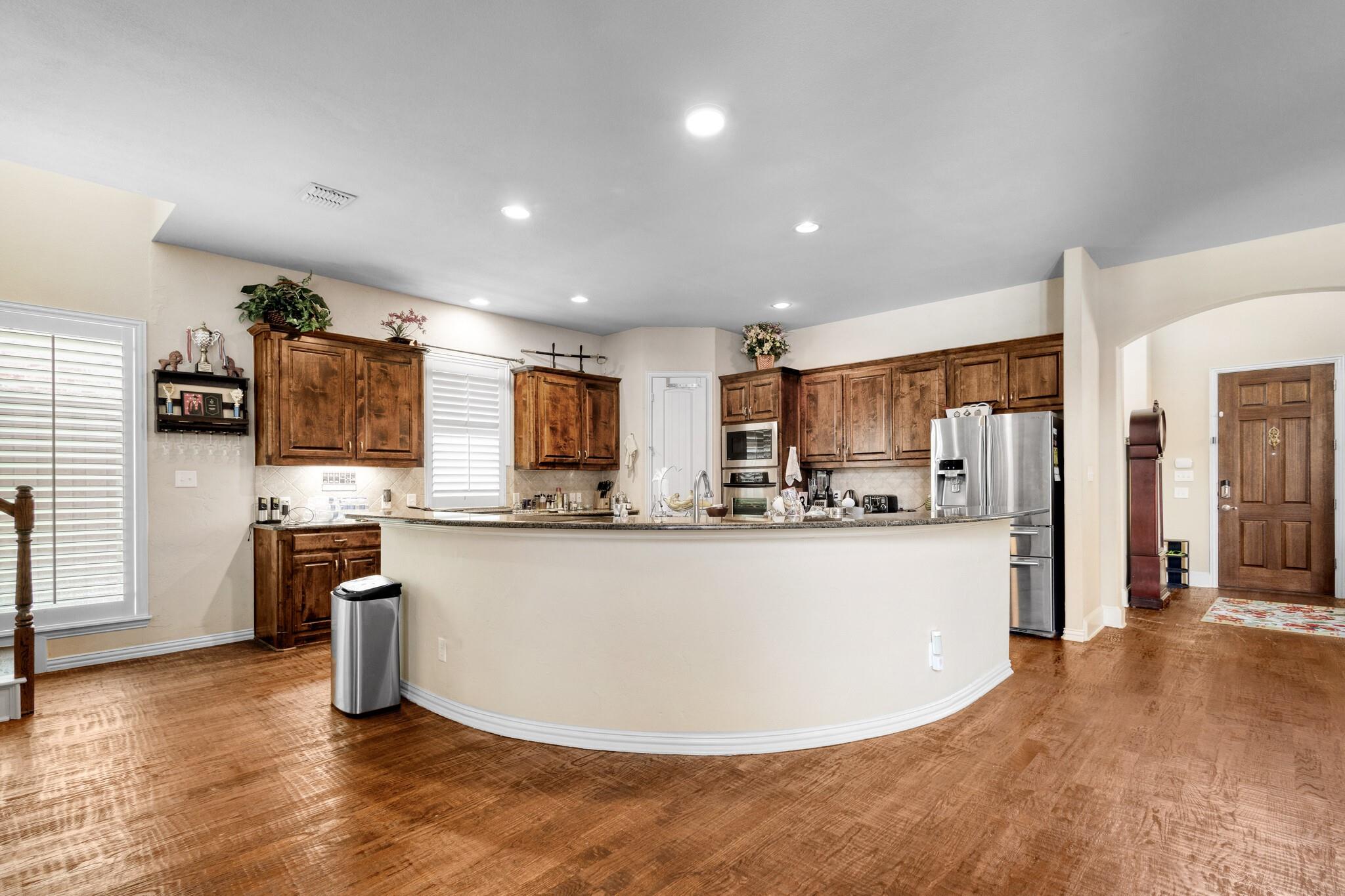 main property photo 9