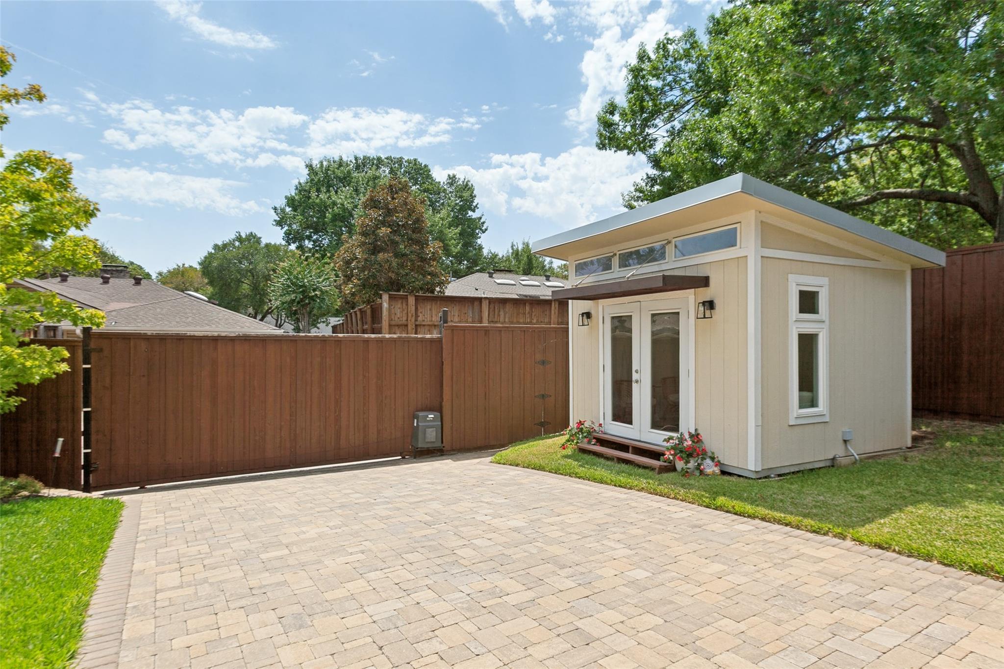 main property photo 29