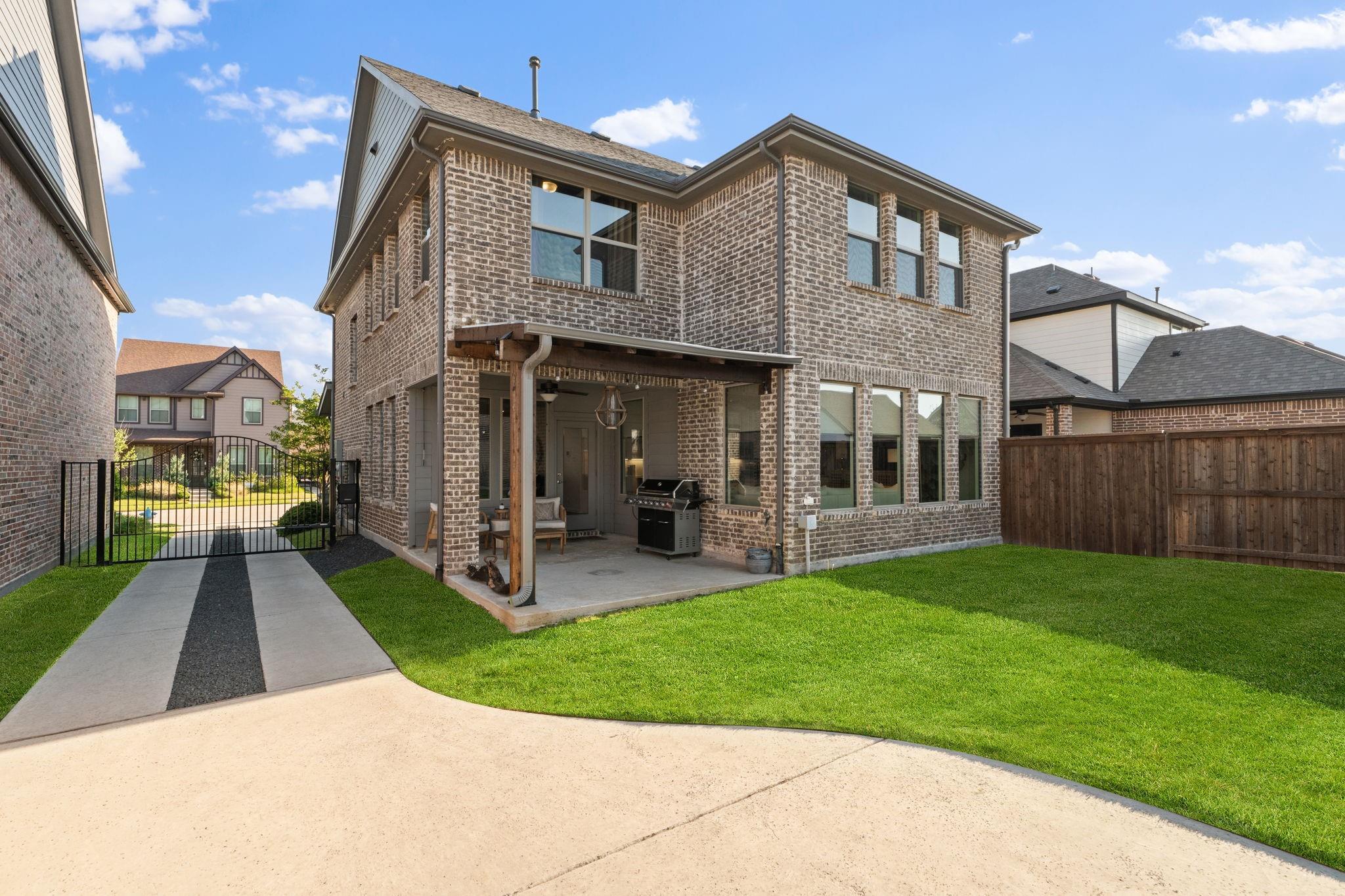 main property photo 32