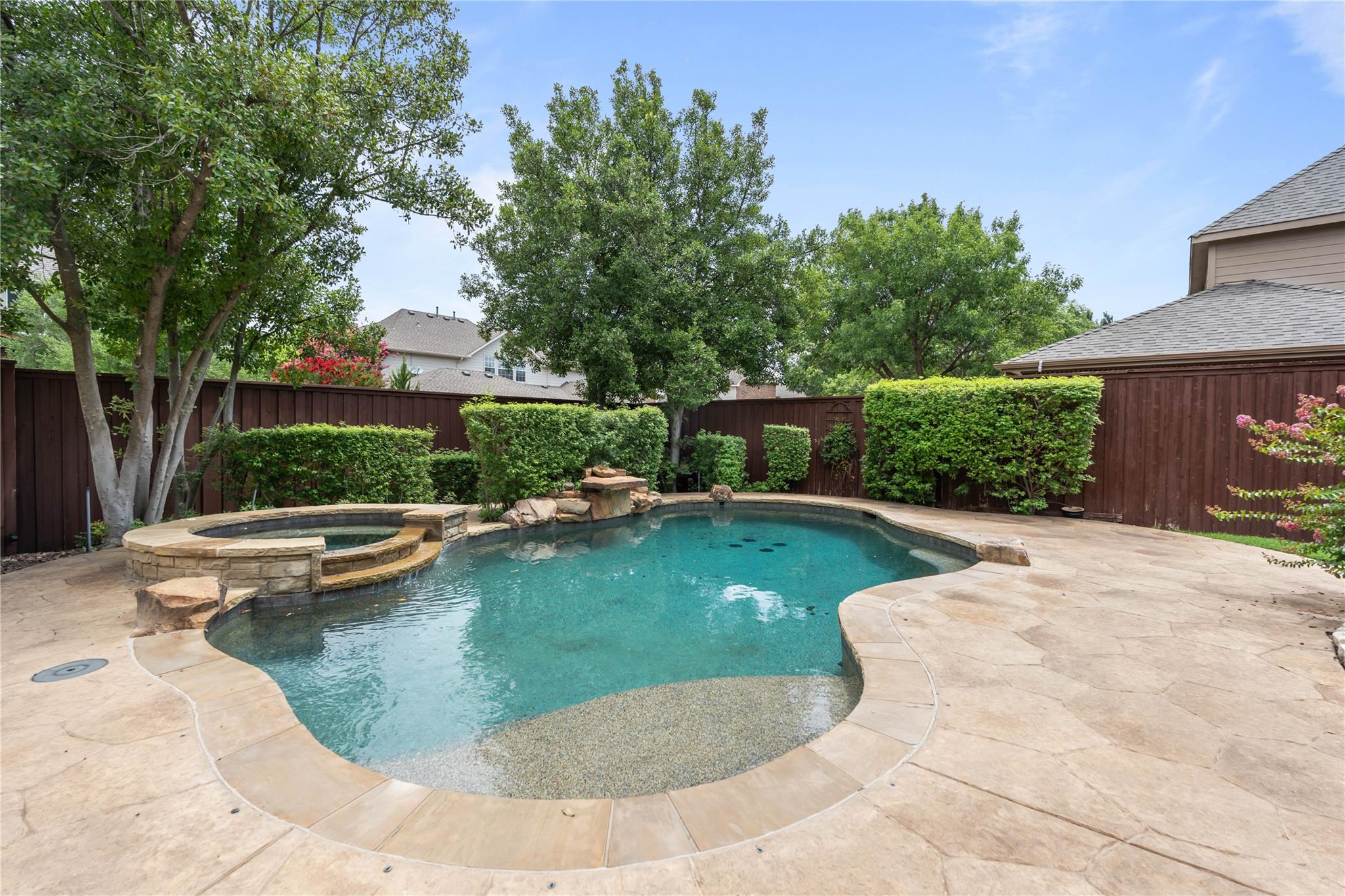 main property photo 18