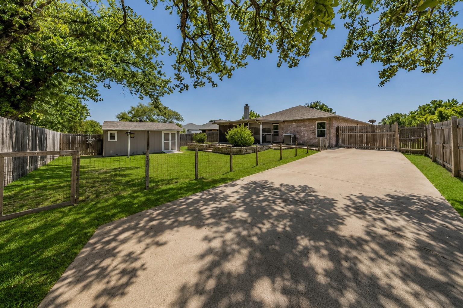 main property photo 25