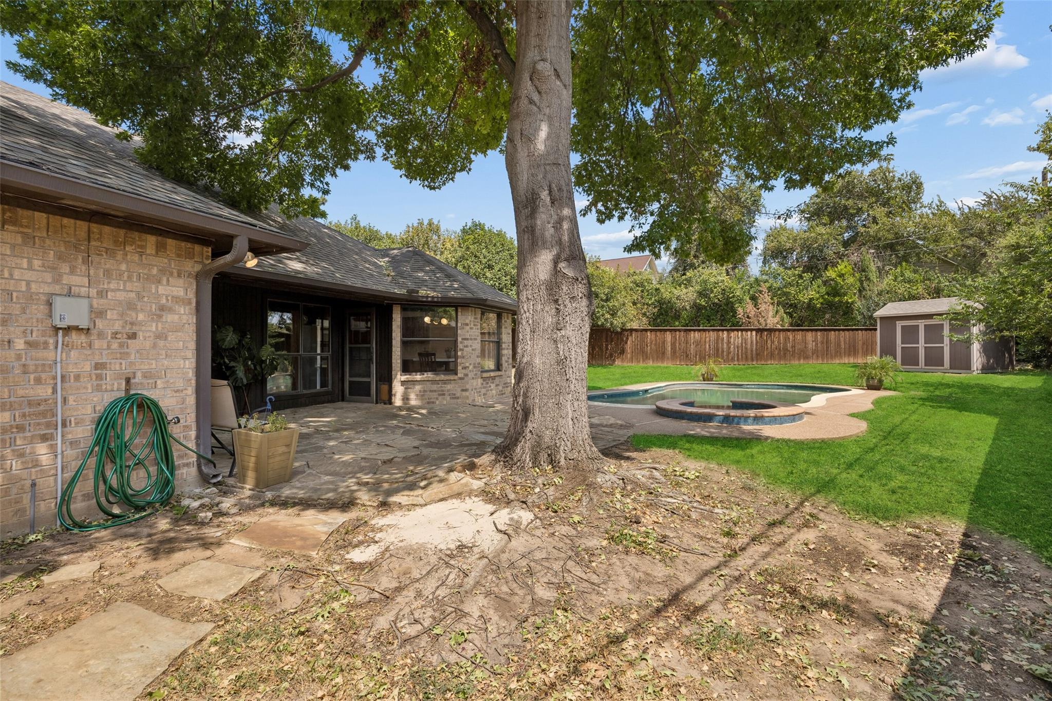 main property photo 25