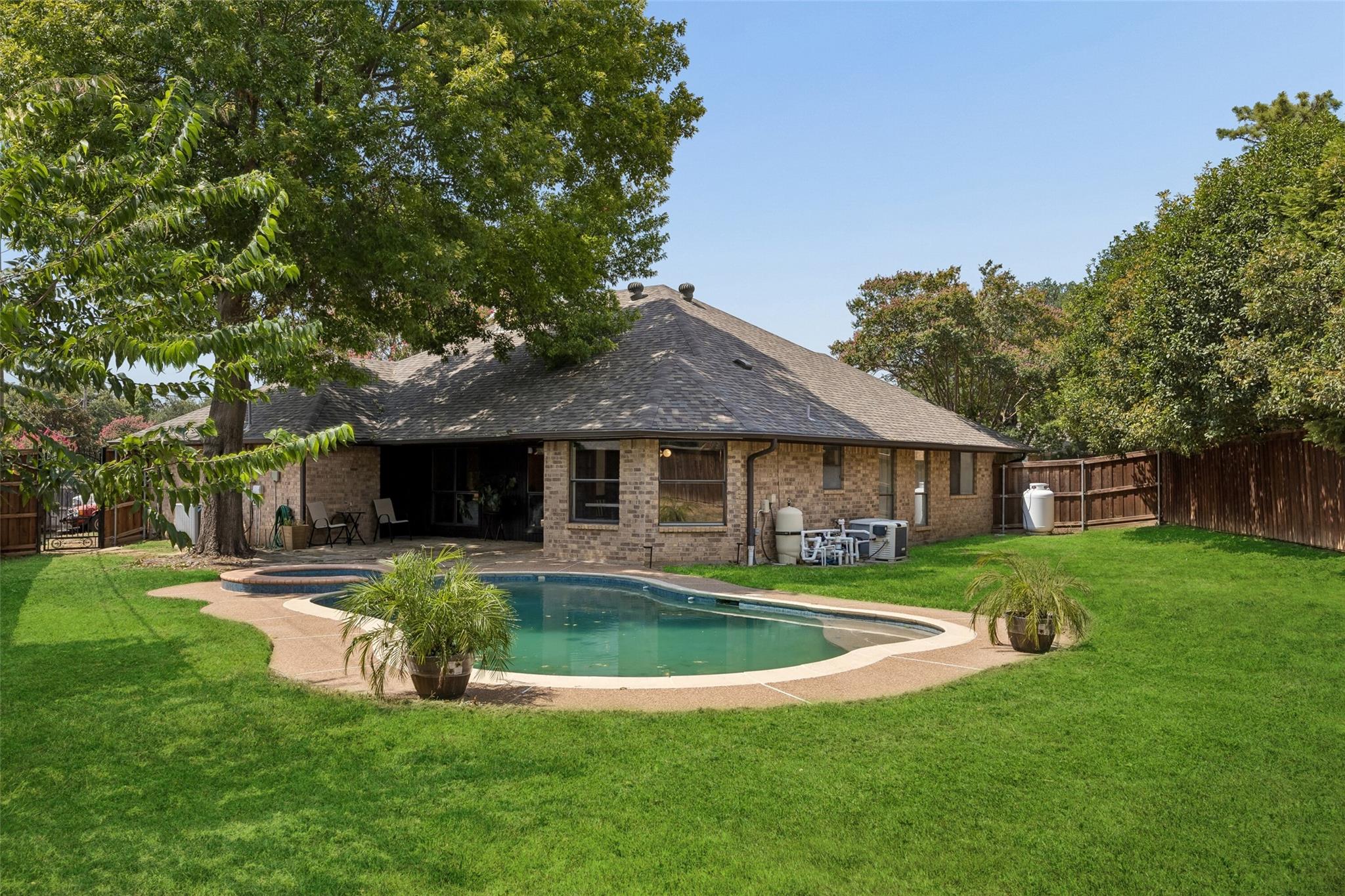 main property photo 27