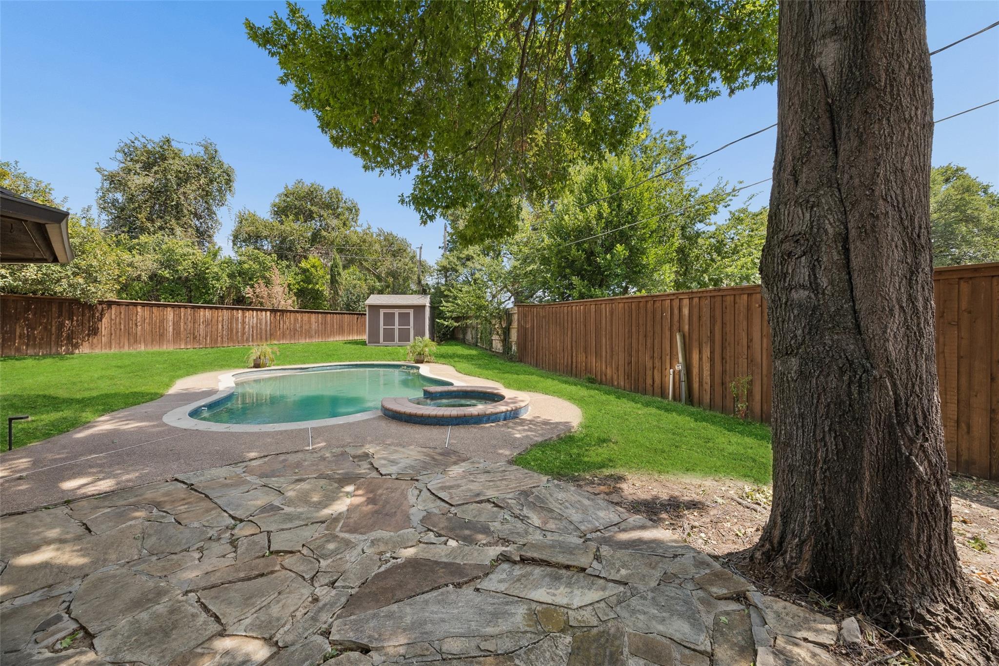 main property photo 29