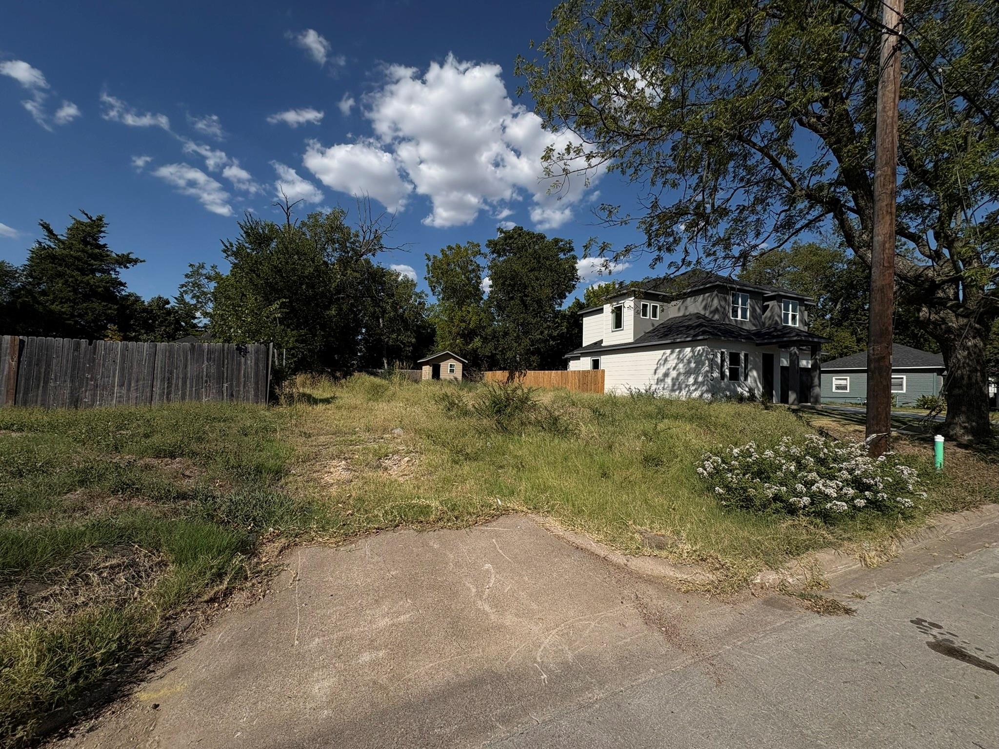 main property photo 16