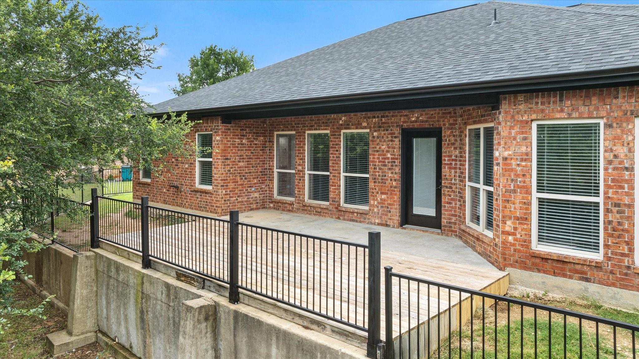 main property photo 29
