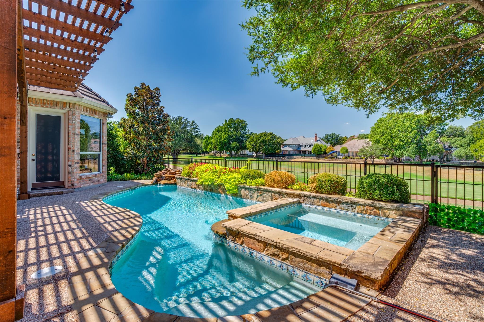 main property photo 19