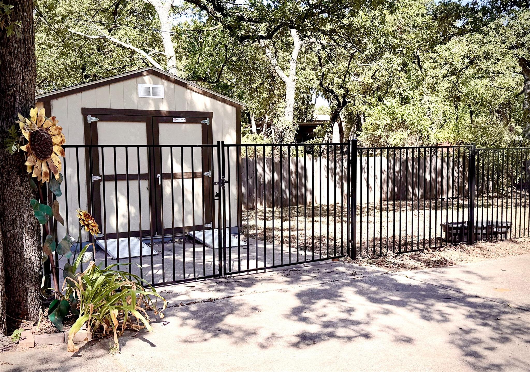 main property photo 28