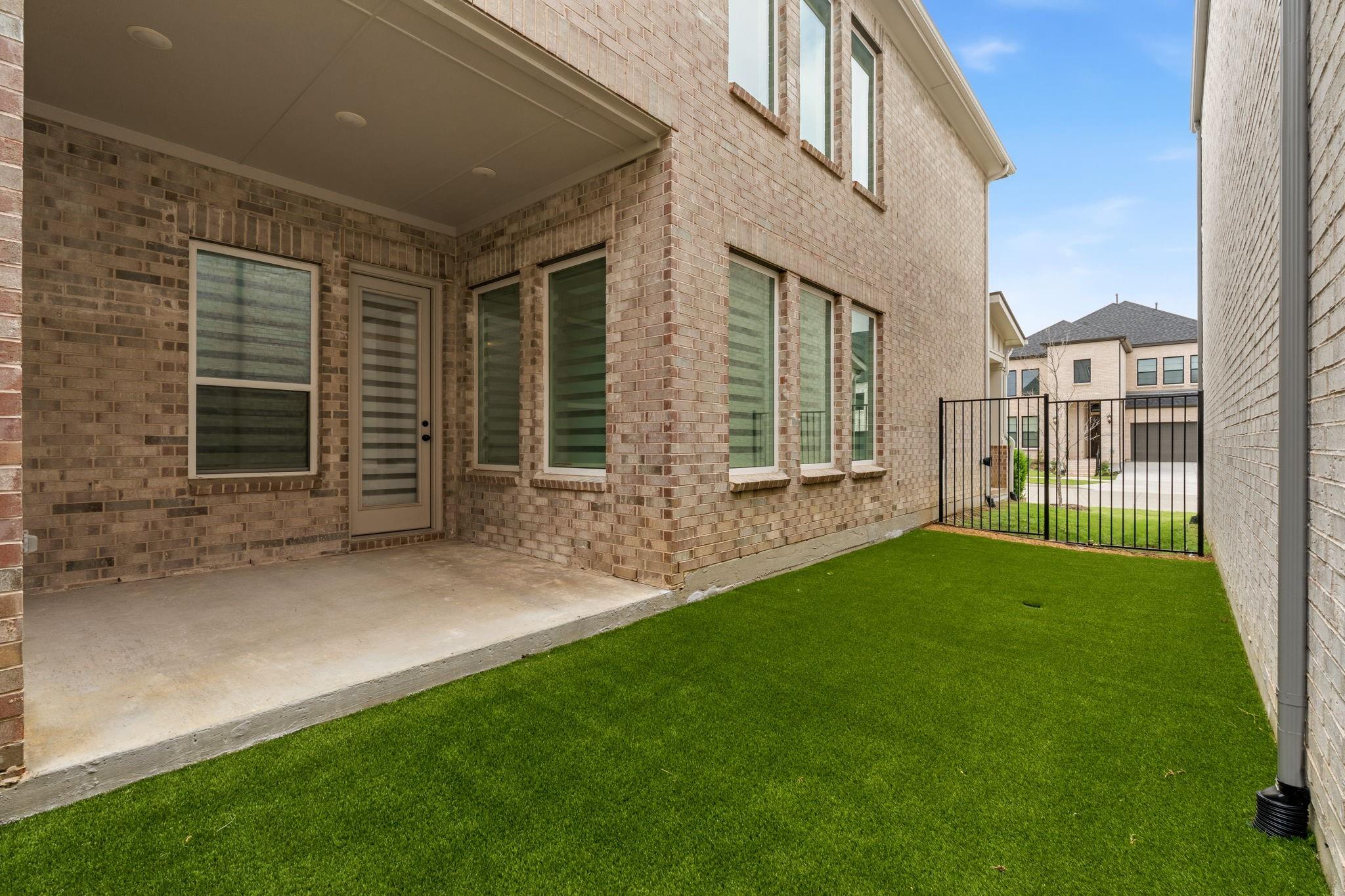 main property photo 28