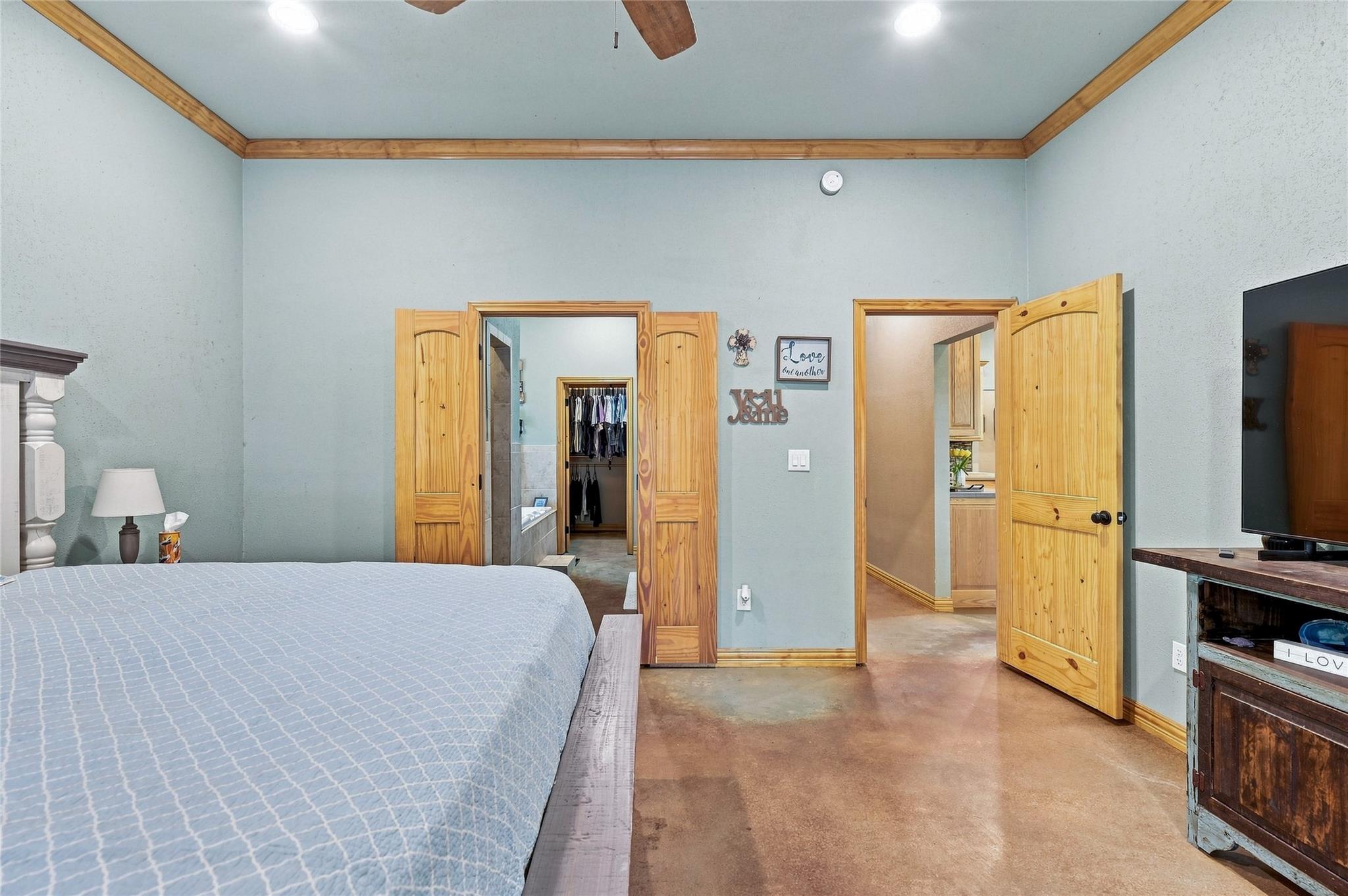 main property photo 18