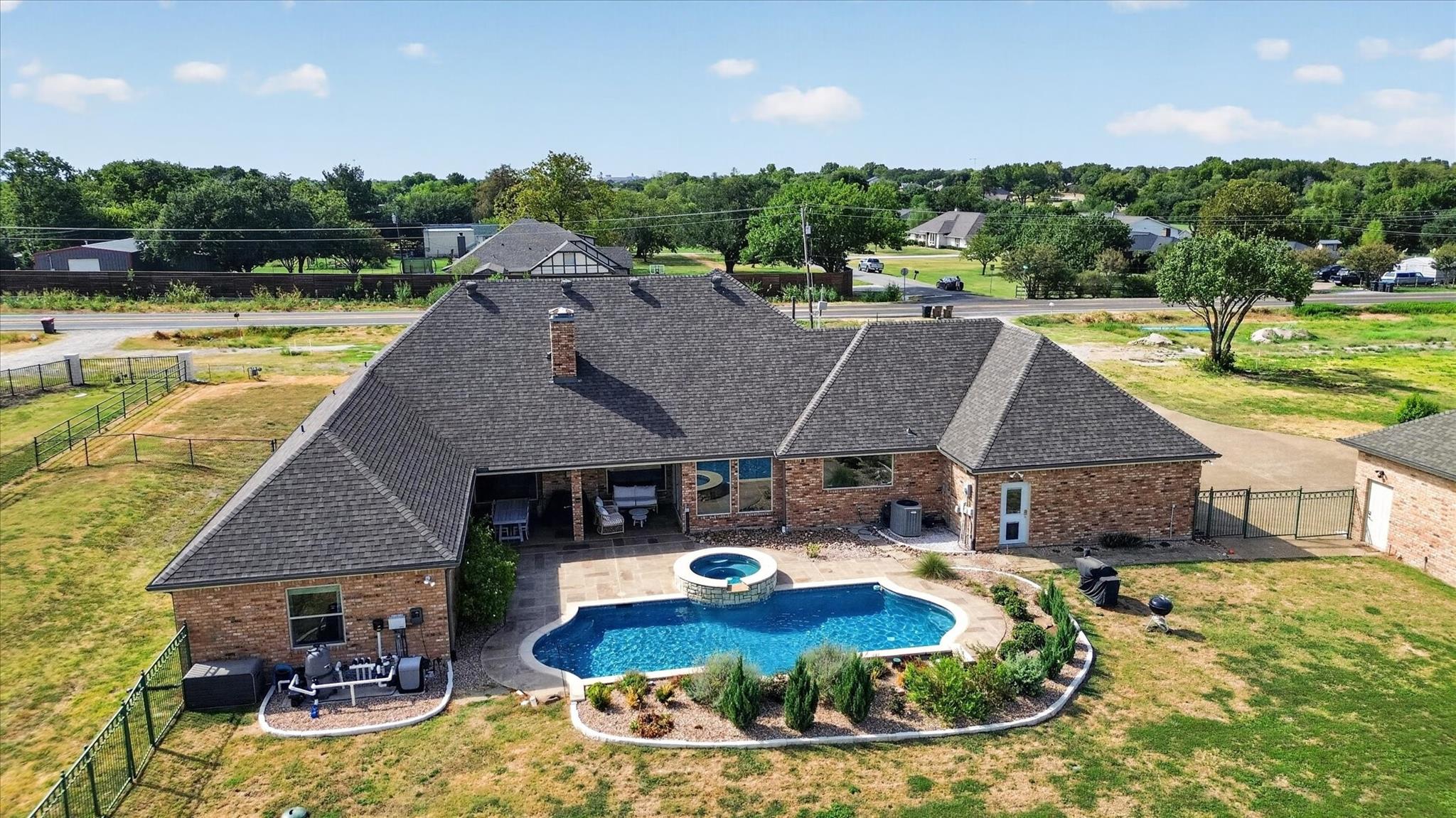 main property photo 35
