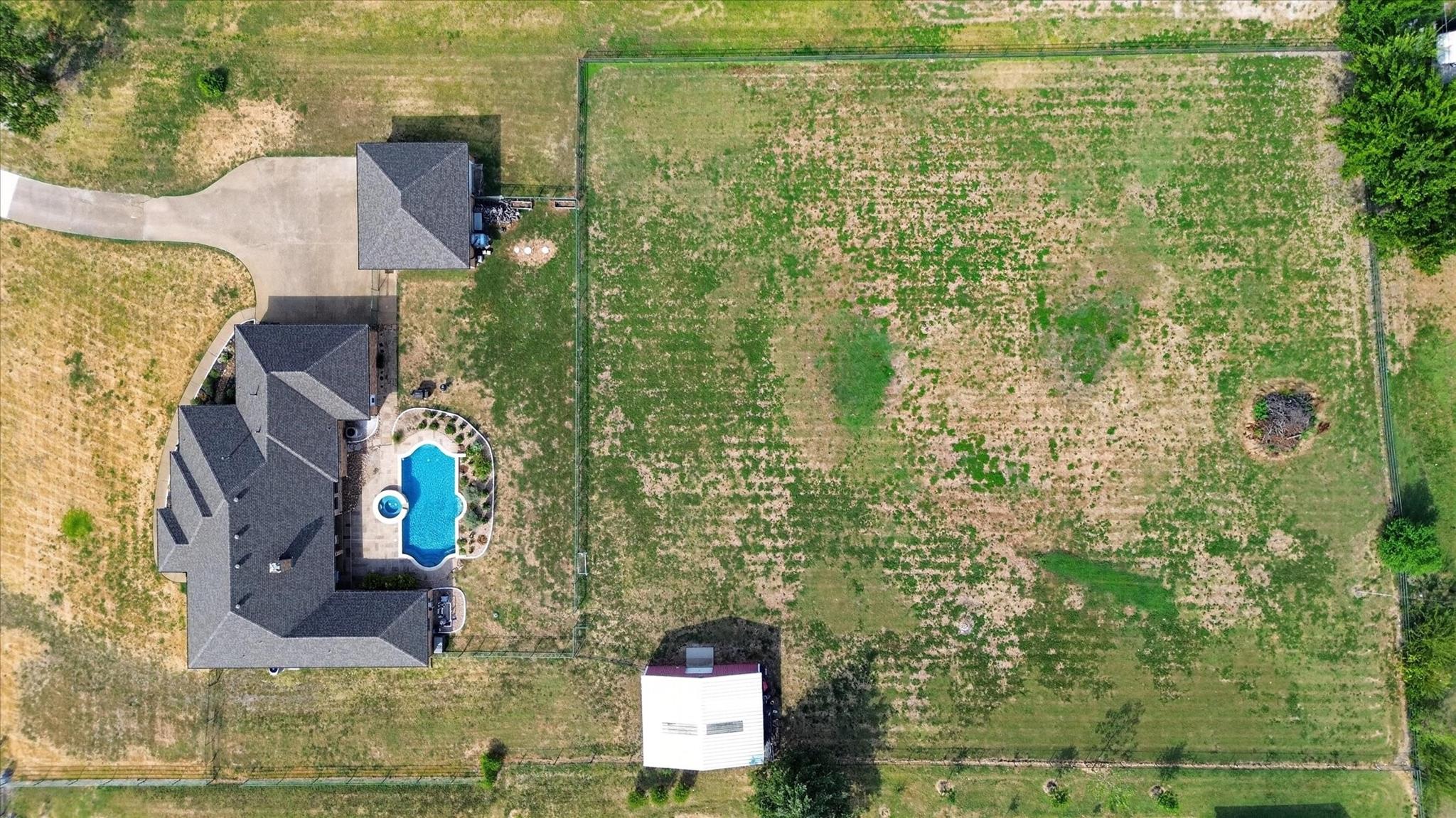 main property photo 36