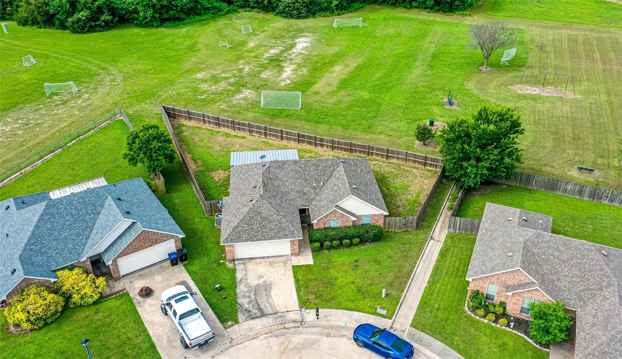 main property photo 28