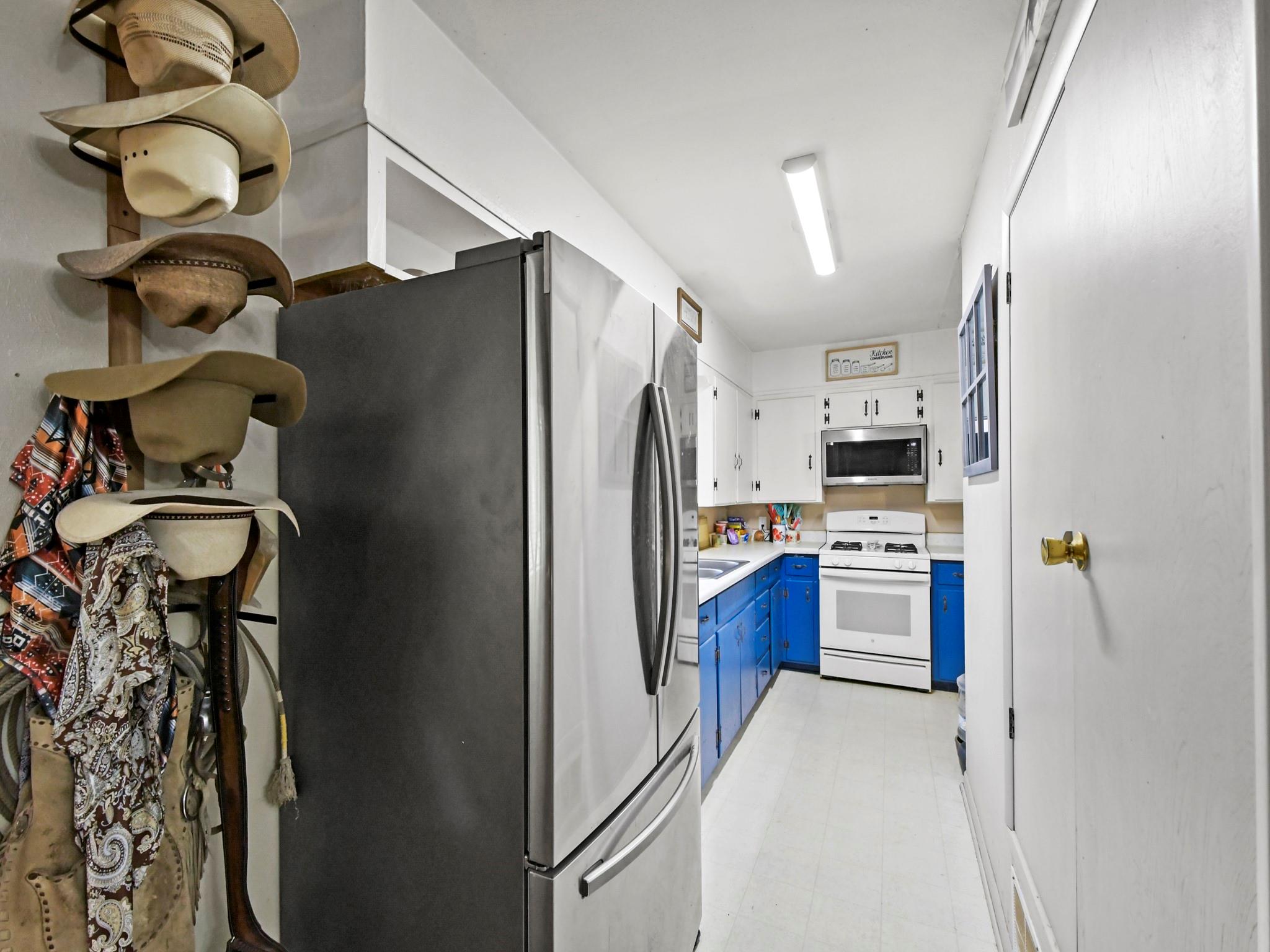 main property photo 8