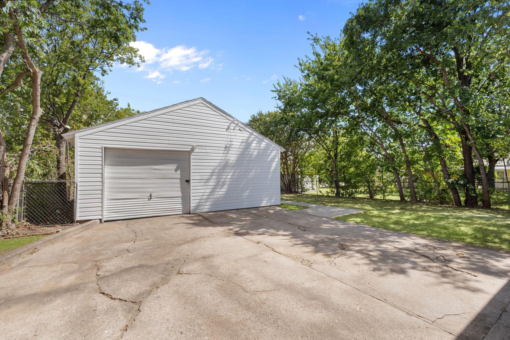 main property photo 18