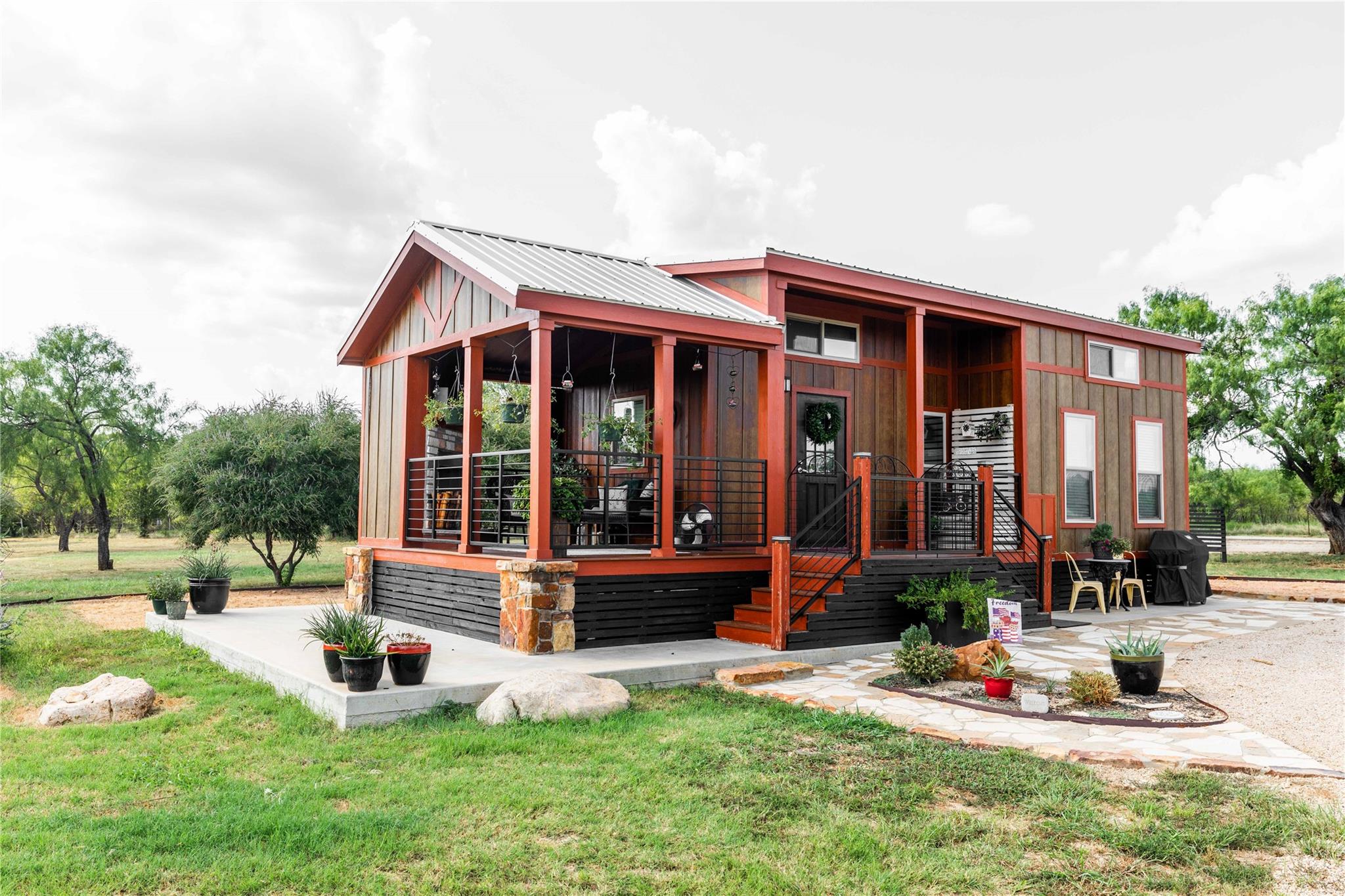 main property photo 28