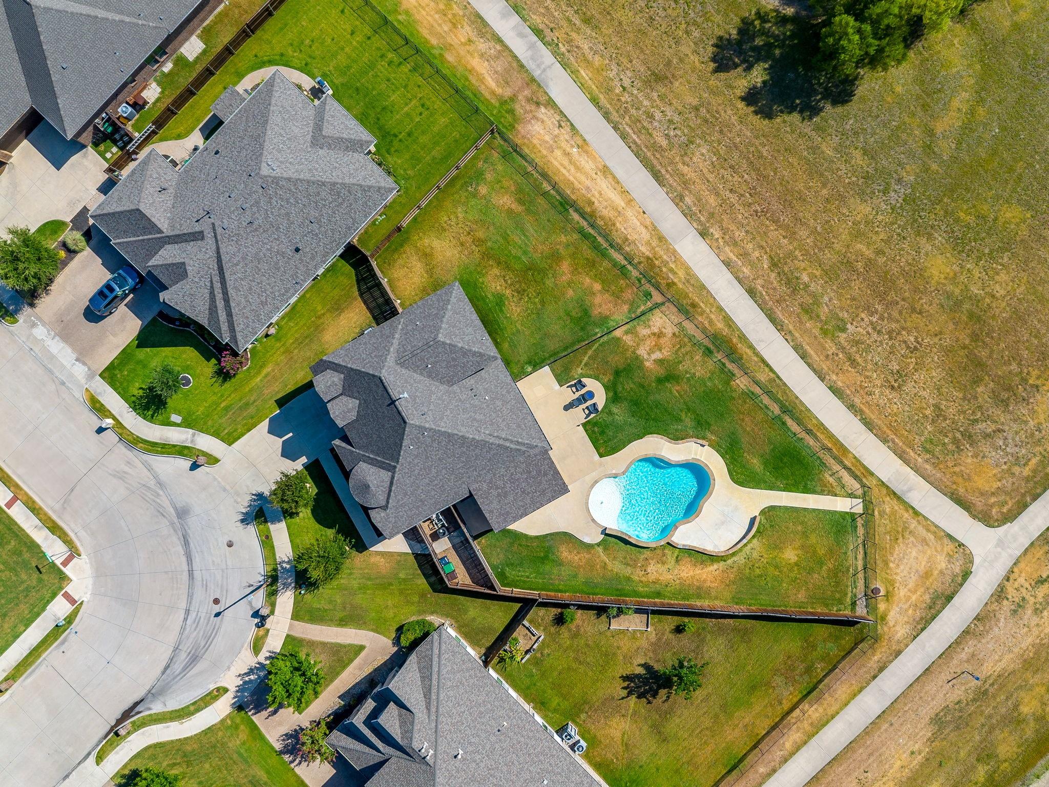 main property photo 9
