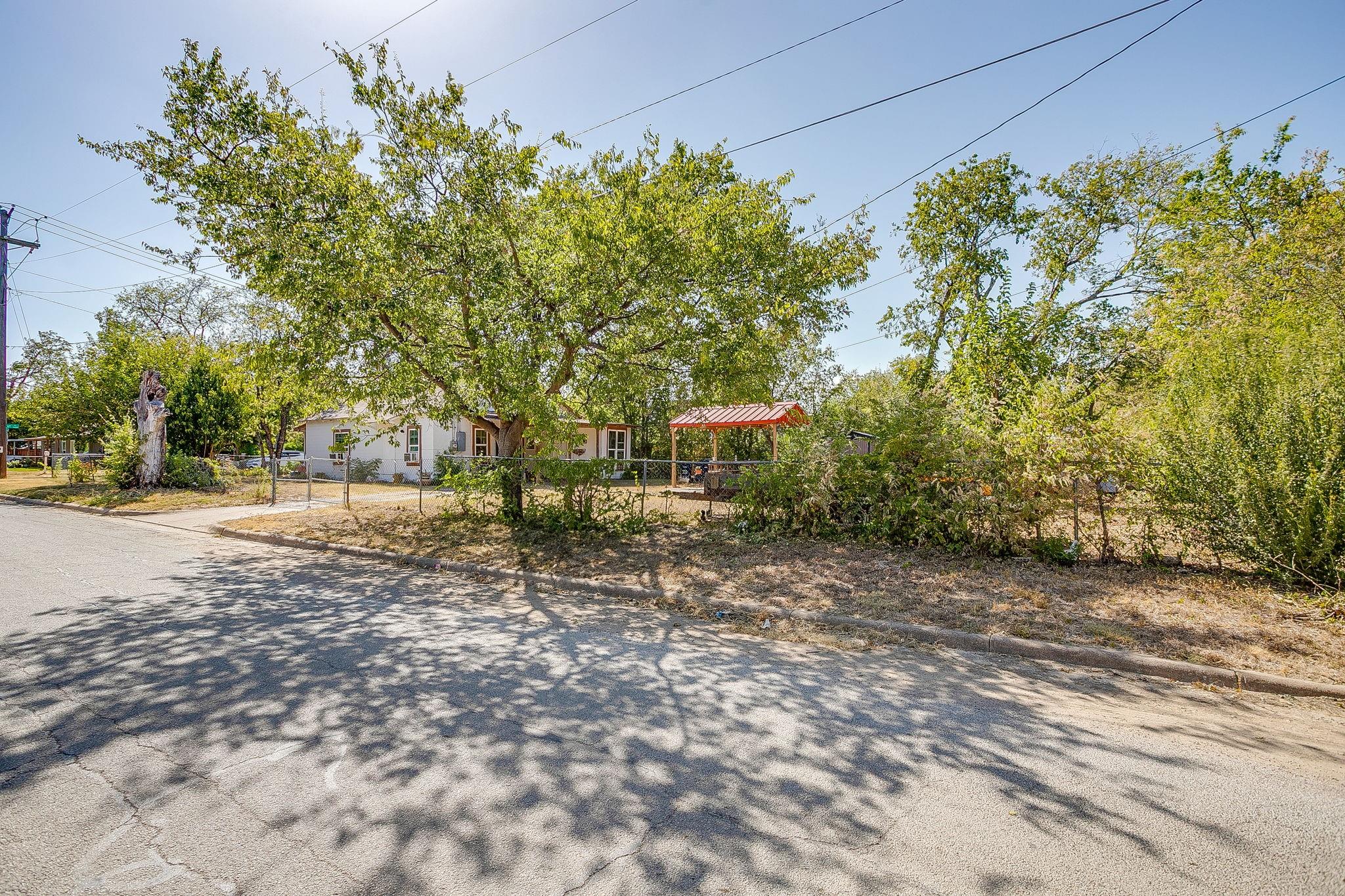 main property photo 29