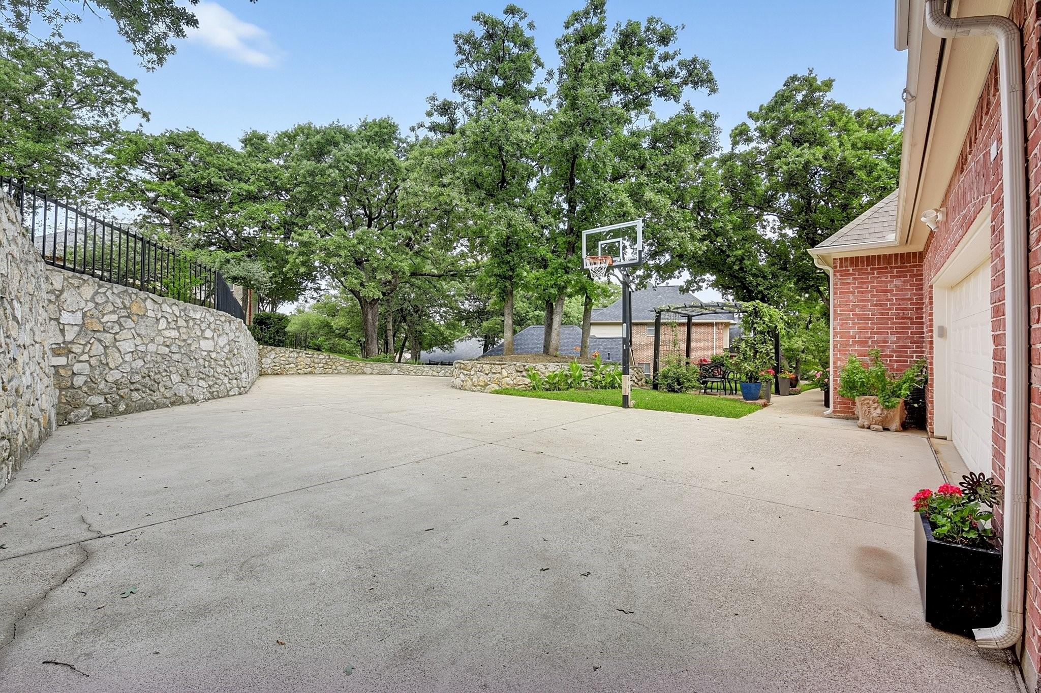 main property photo 34