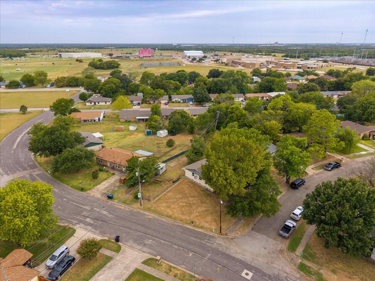 main property photo 30