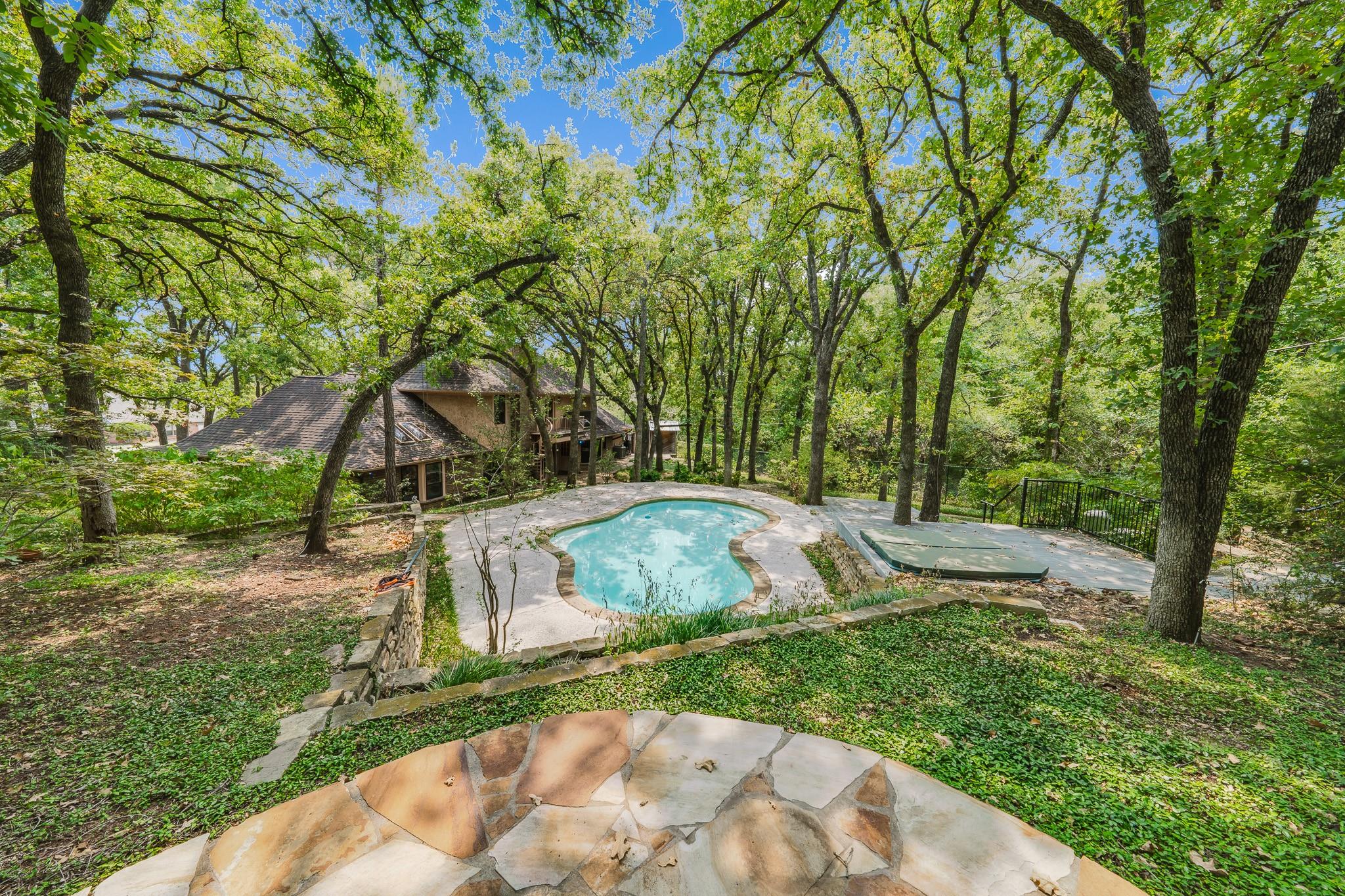 main property photo 18