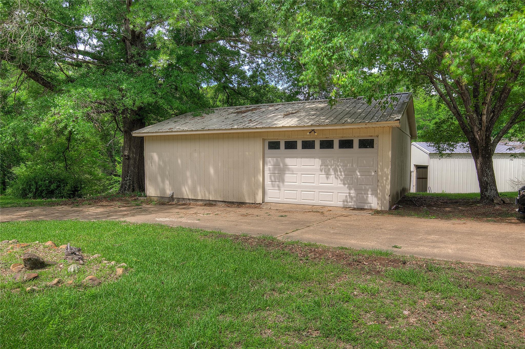 main property photo 39