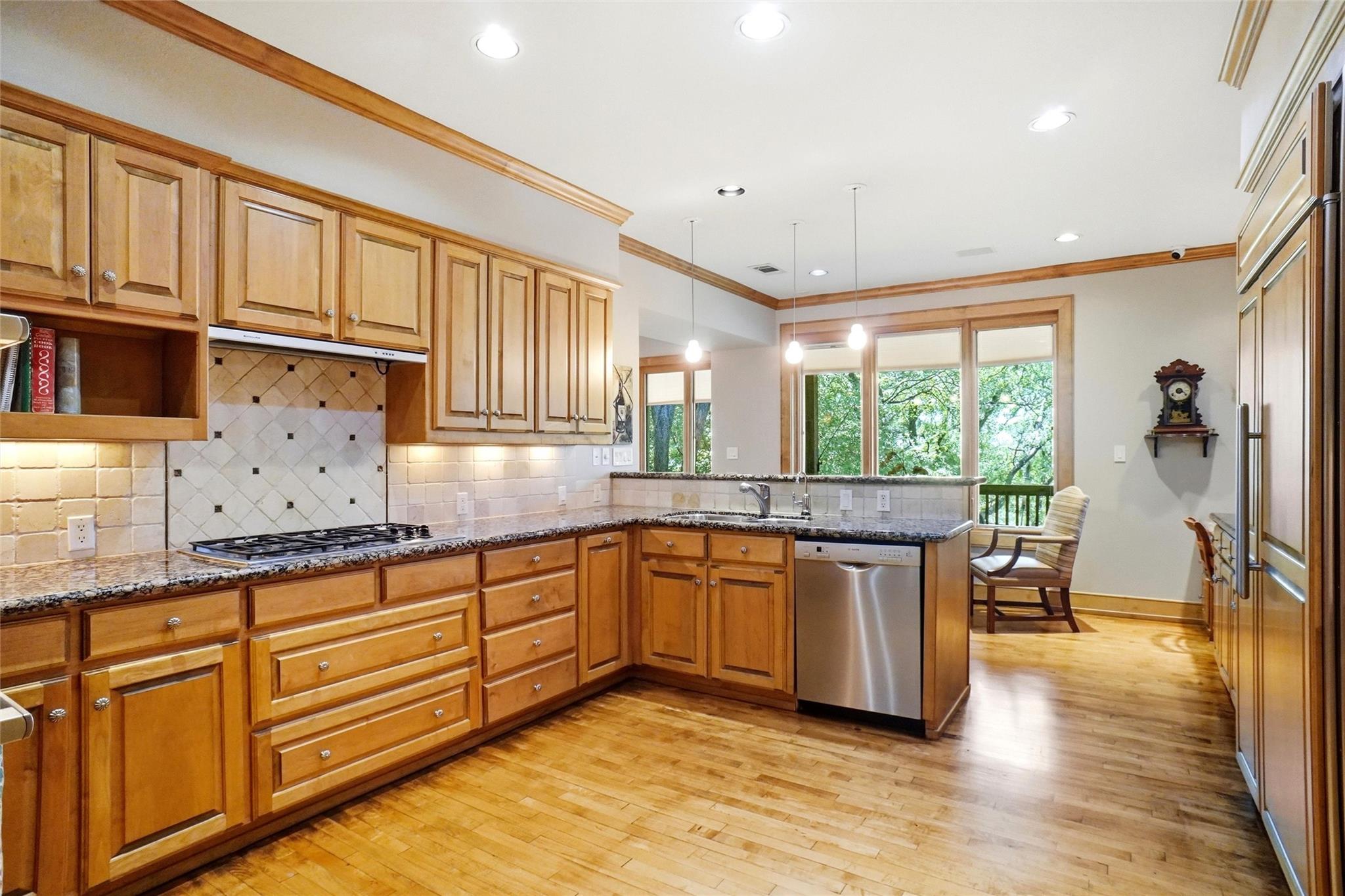 main property photo 16