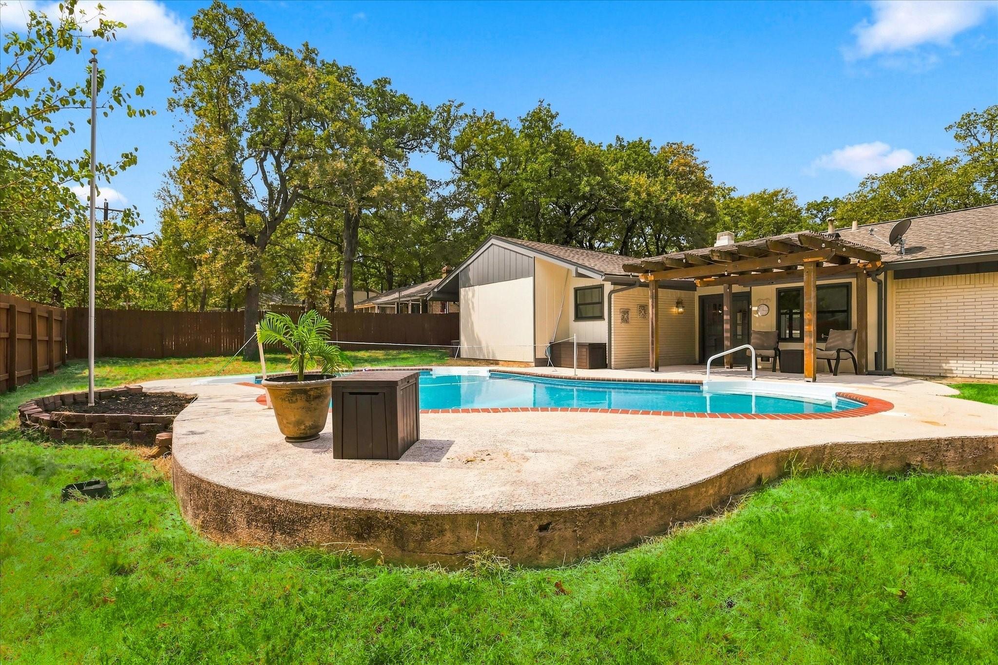 main property photo 32