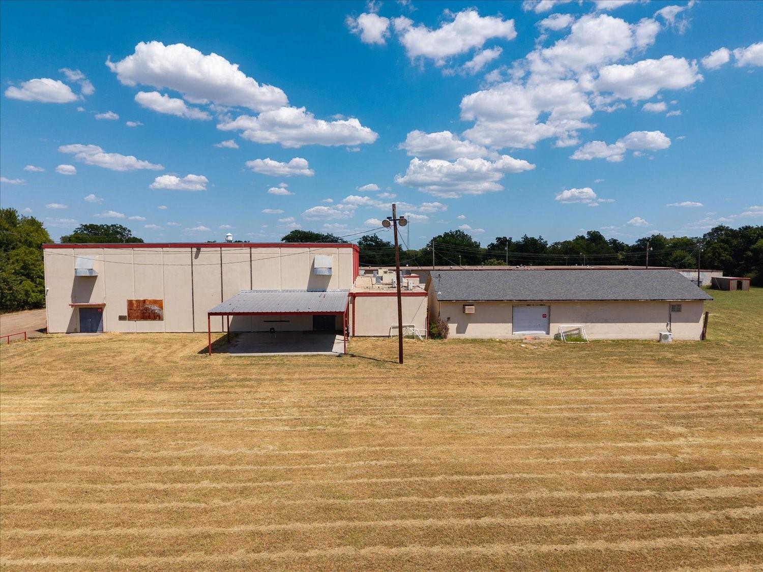 main property photo 11
