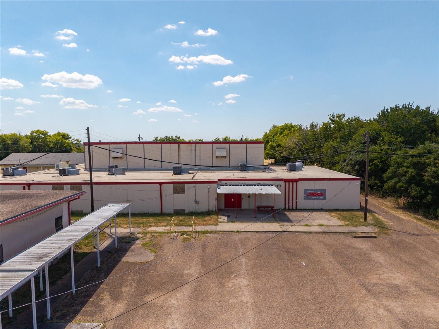 main property photo 16