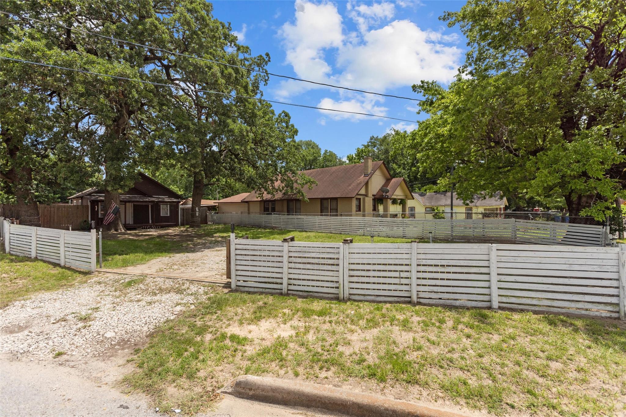 main property photo 16