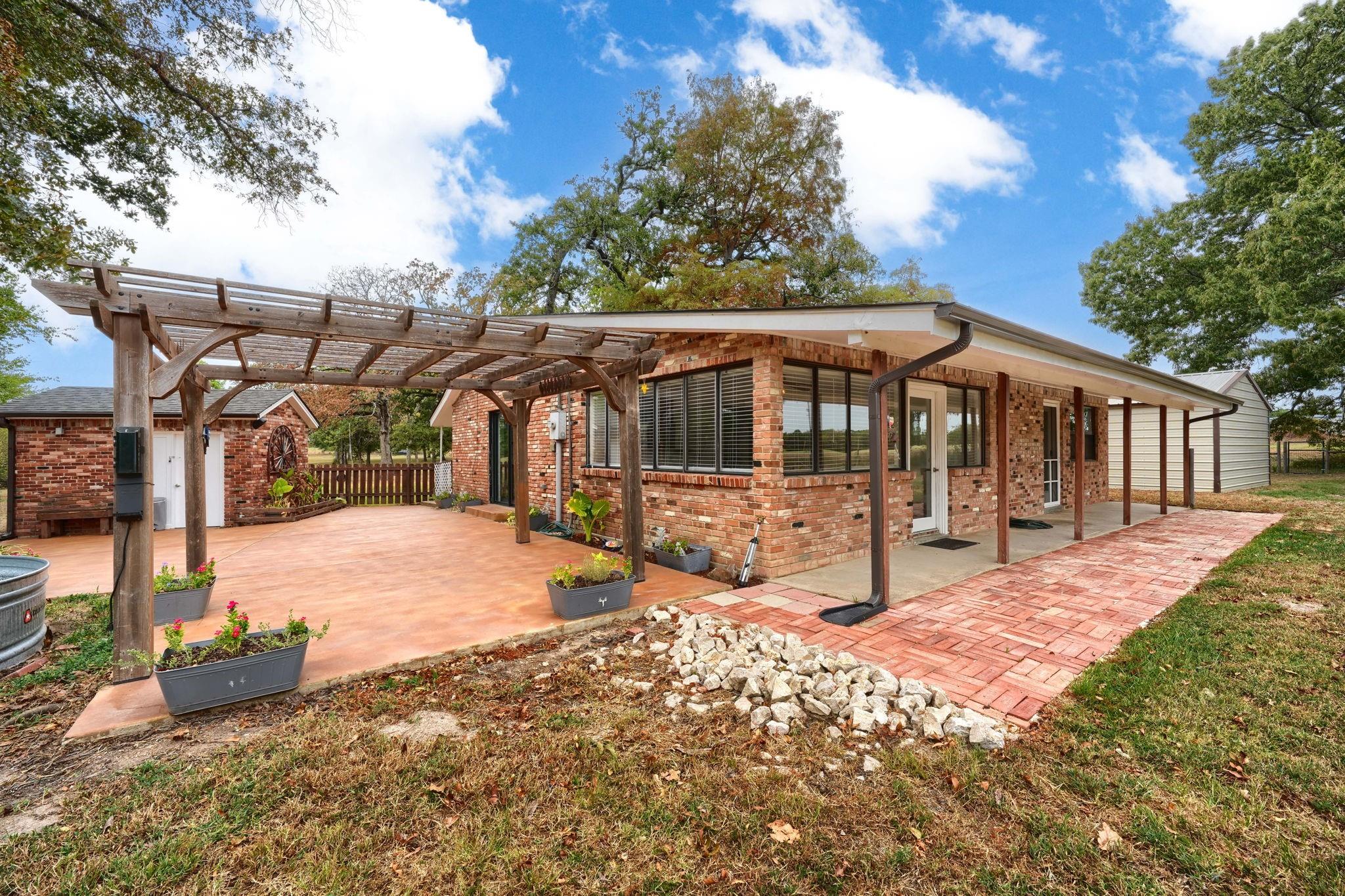 main property photo 28