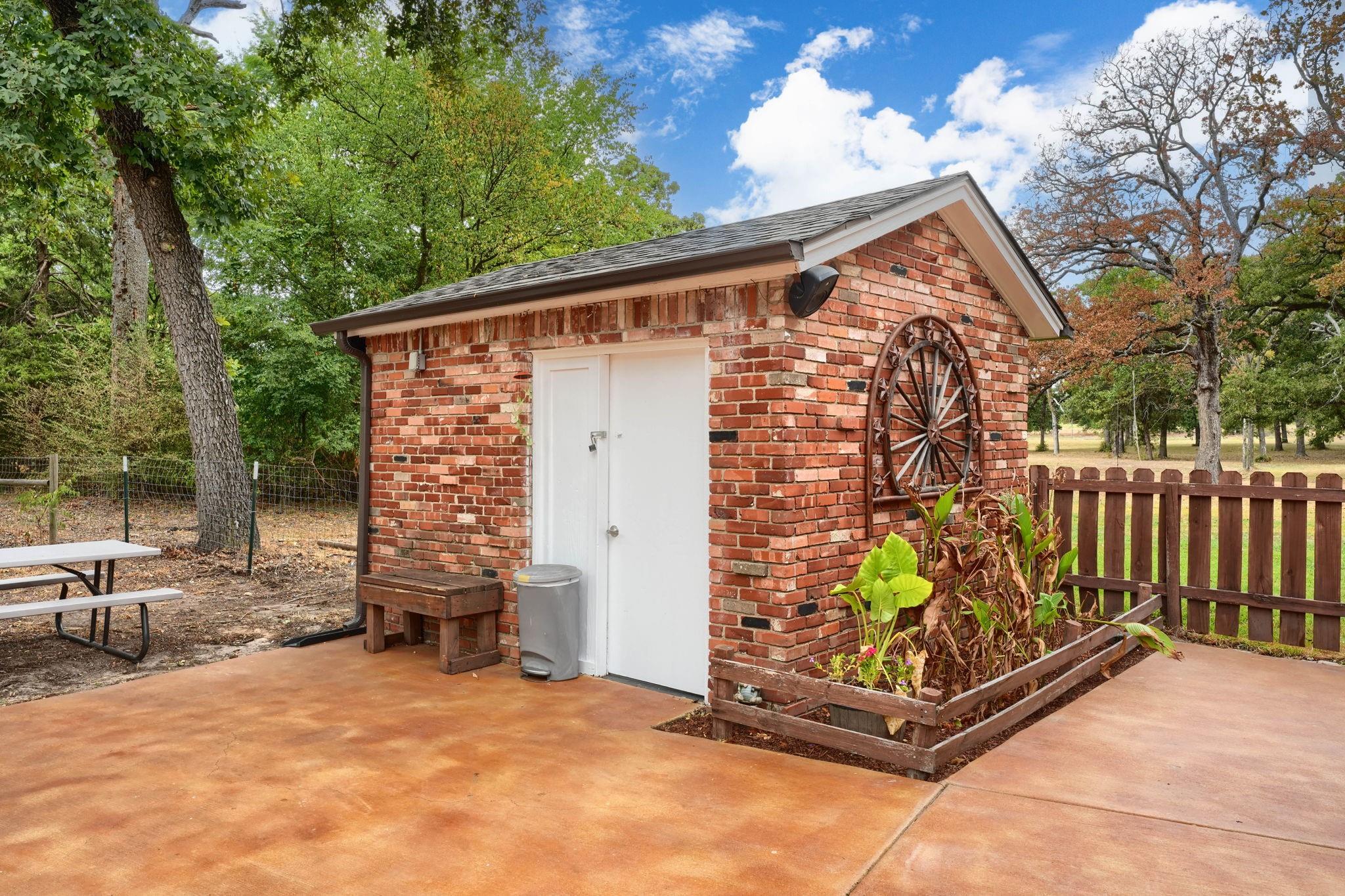 main property photo 30