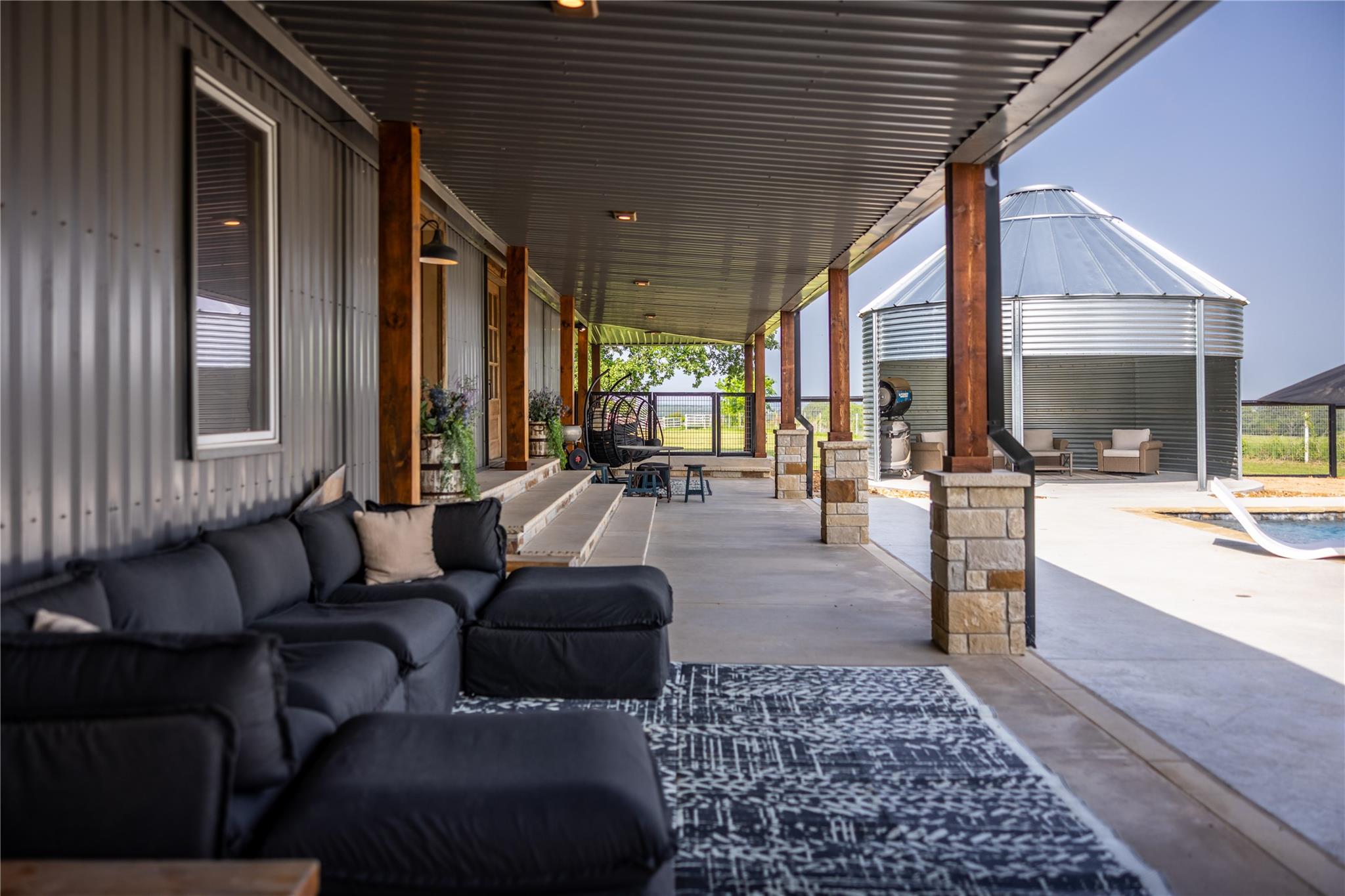 main property photo 12