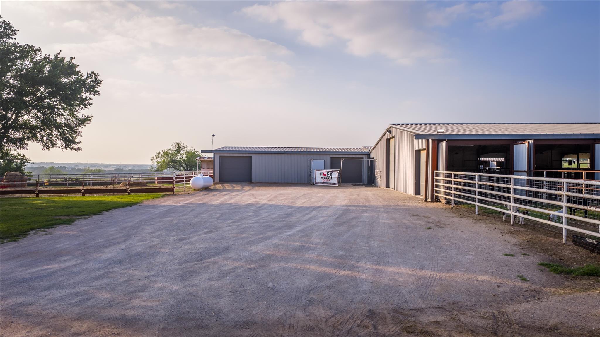 main property photo 18