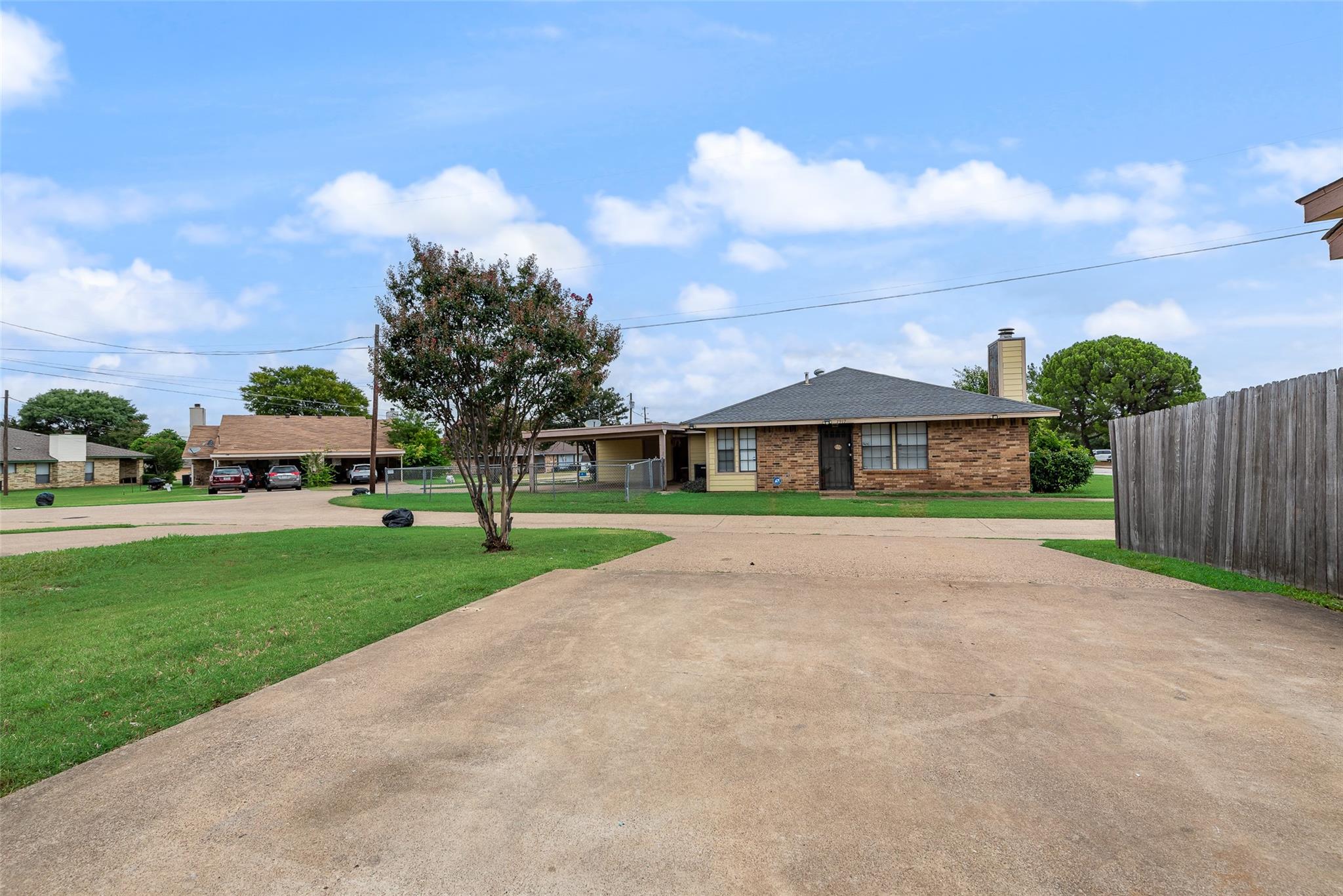 main property photo 32