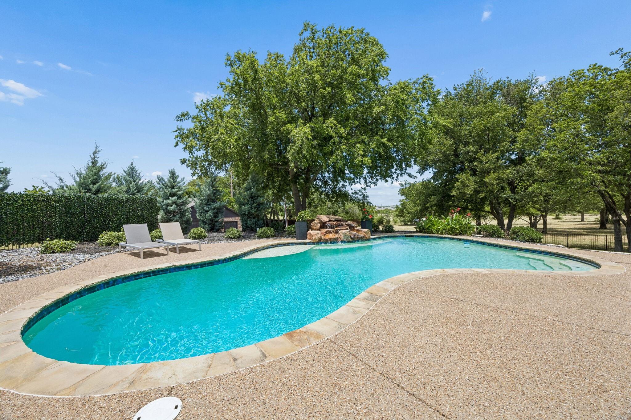 main property photo 33