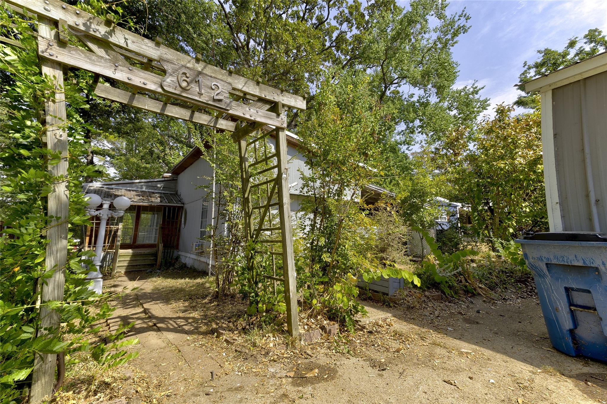 main property photo 23