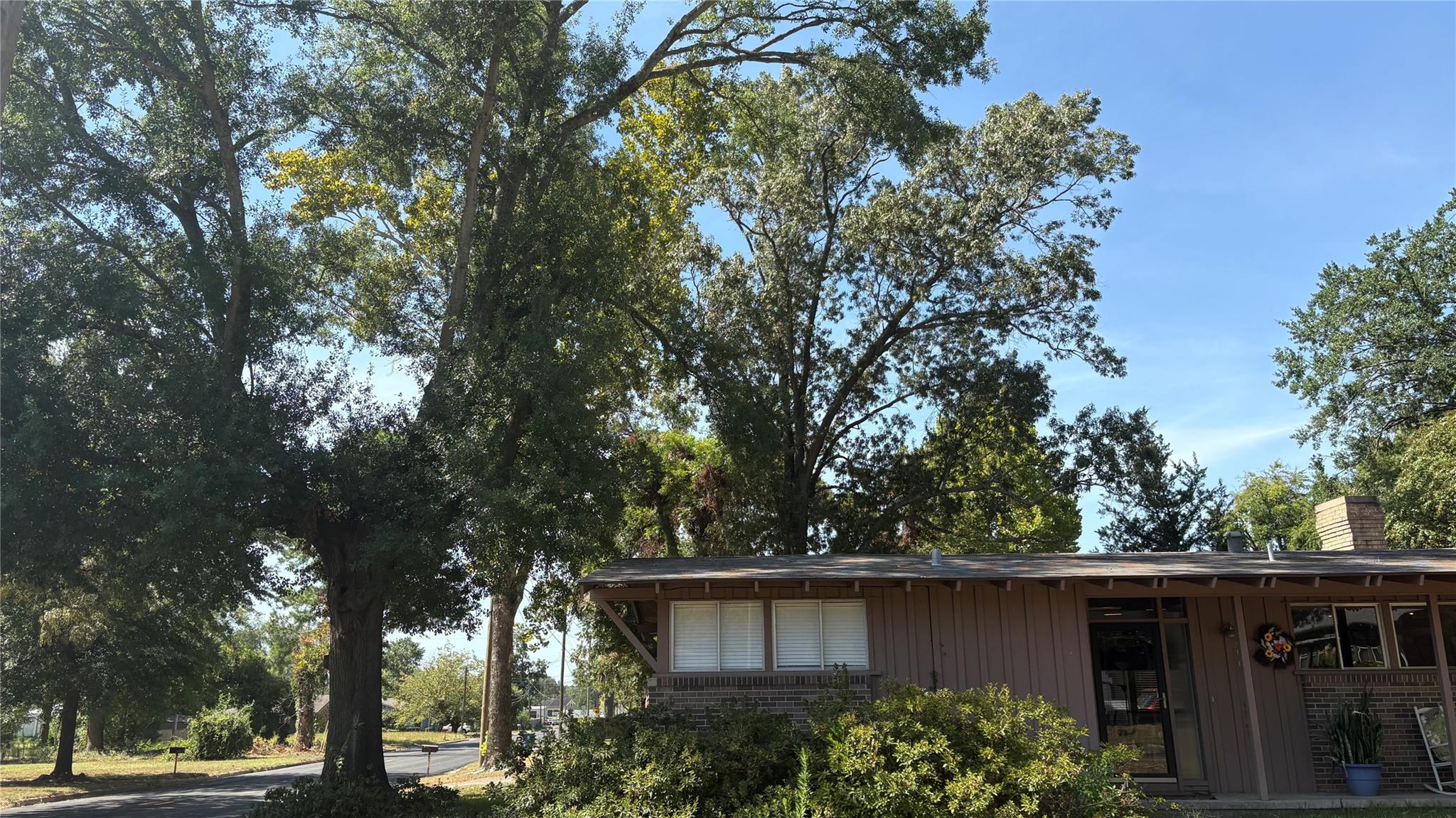 main property photo 30