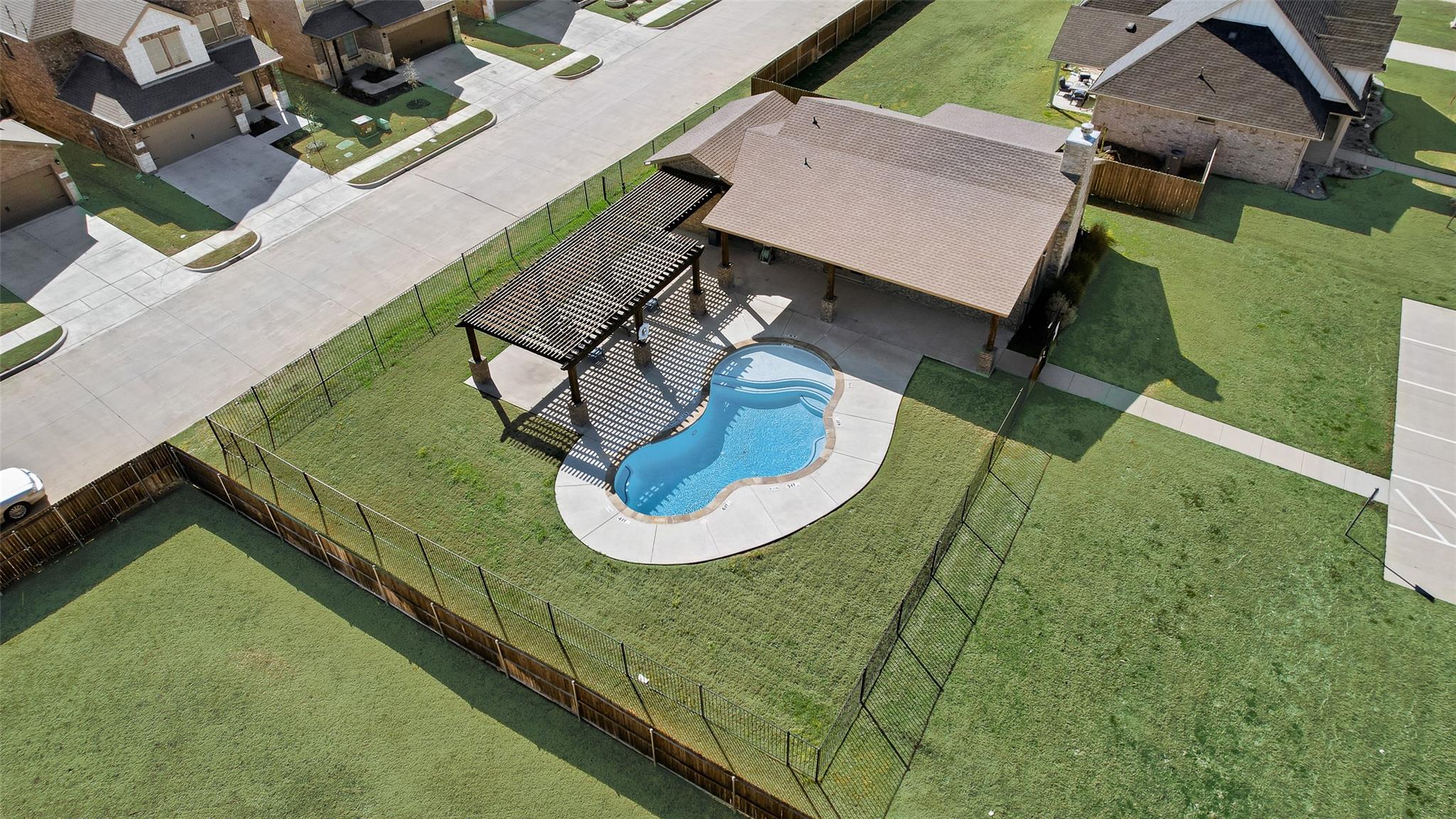 main property photo 33