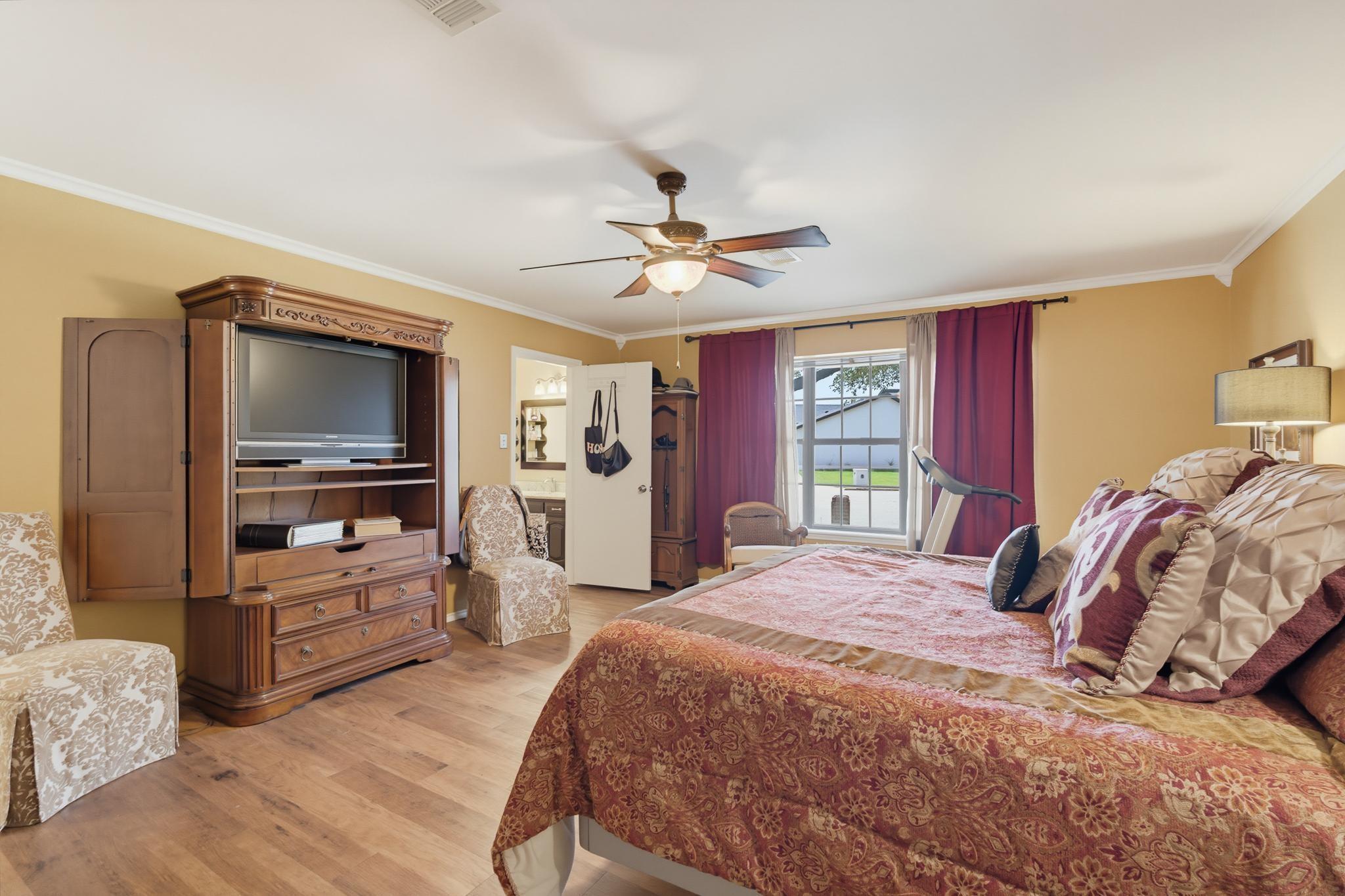 main property photo 18