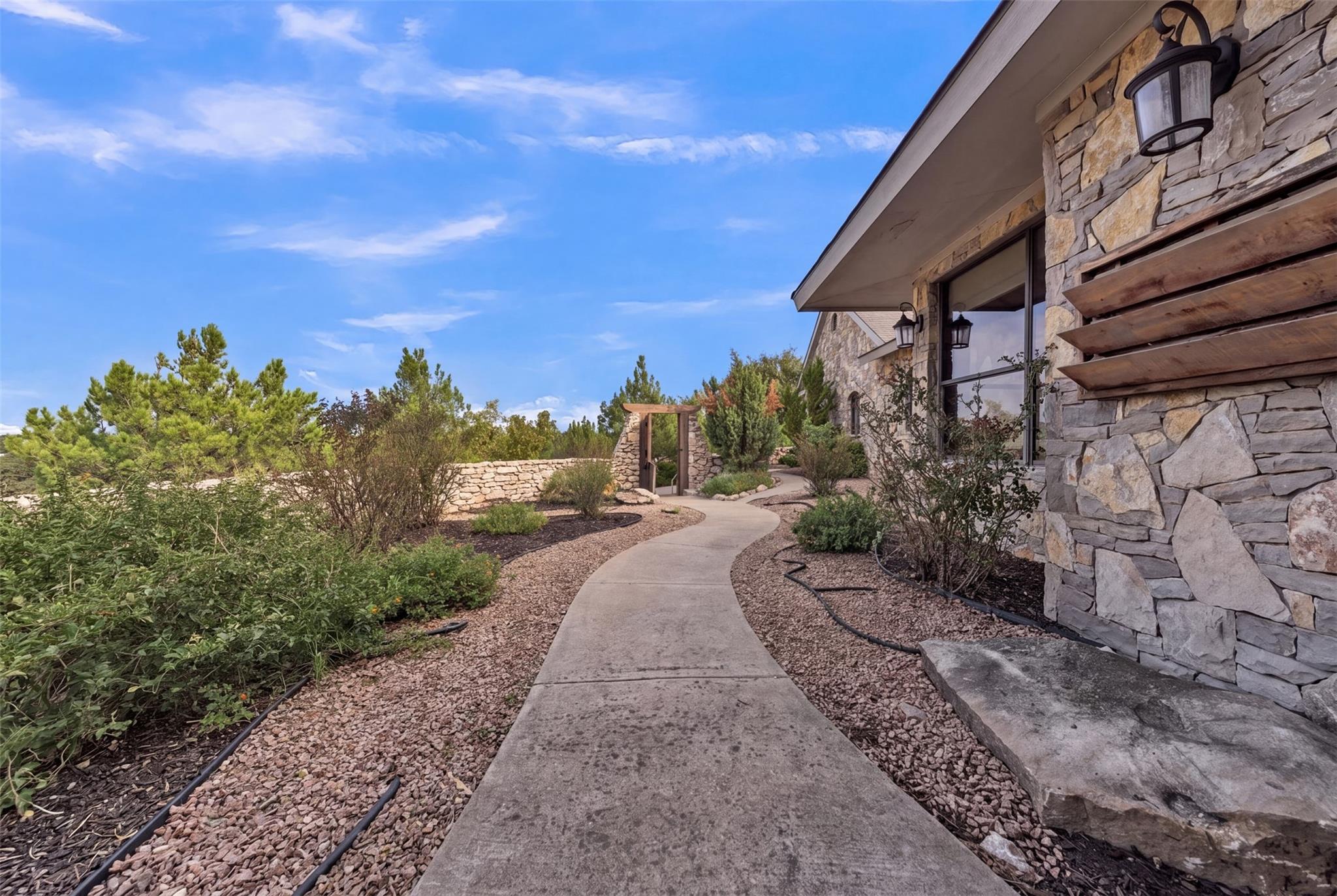 main property photo 28