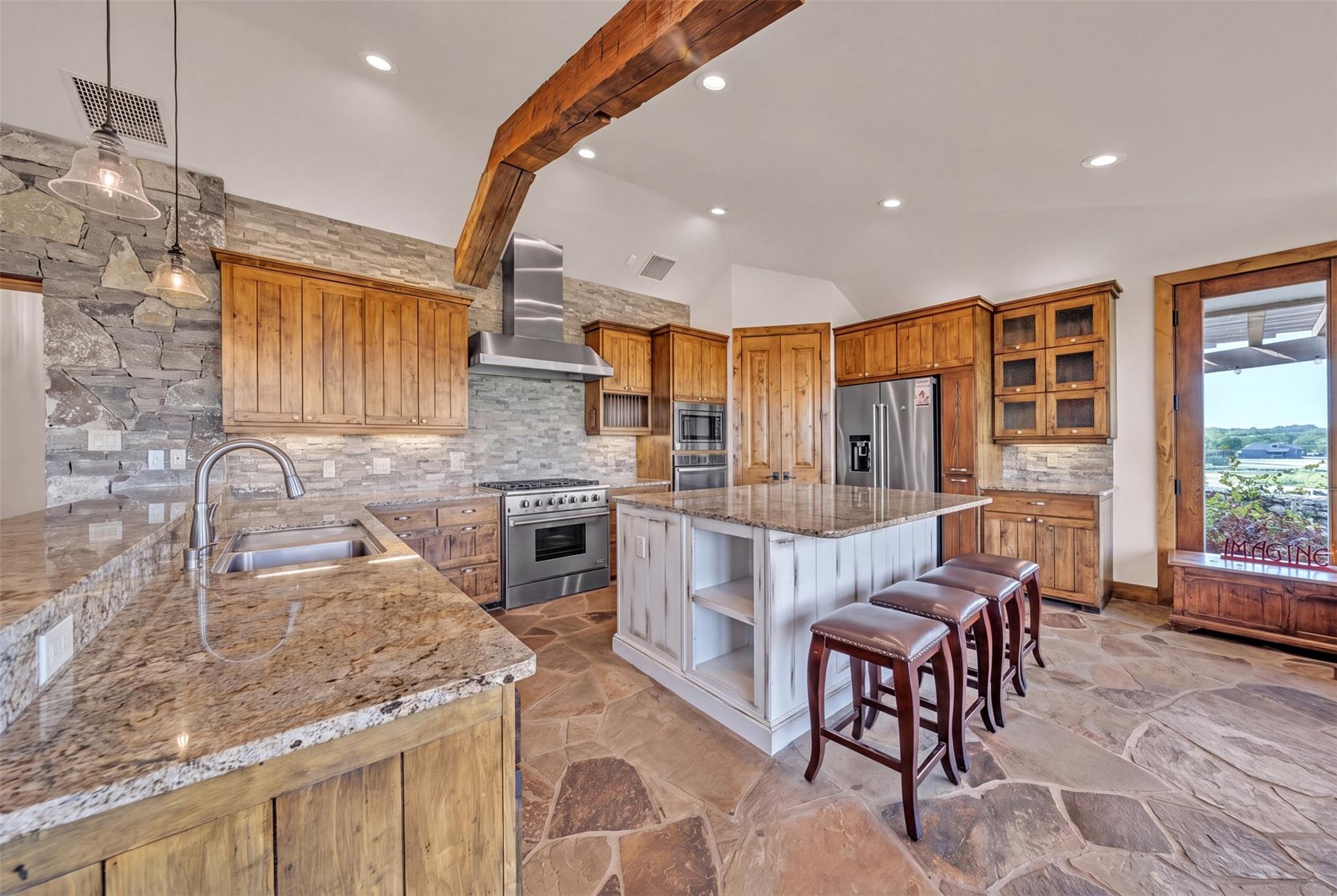 main property photo 6
