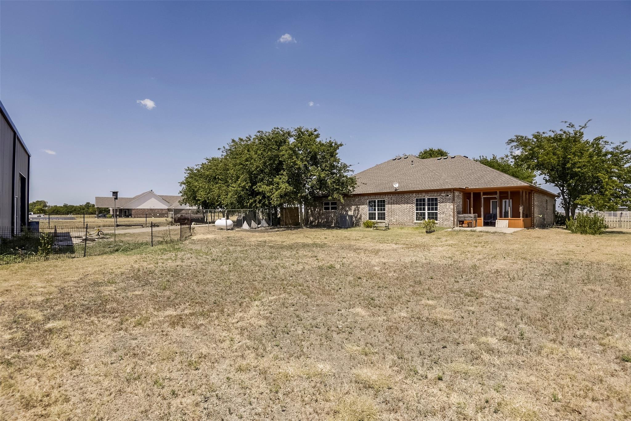 main property photo 20